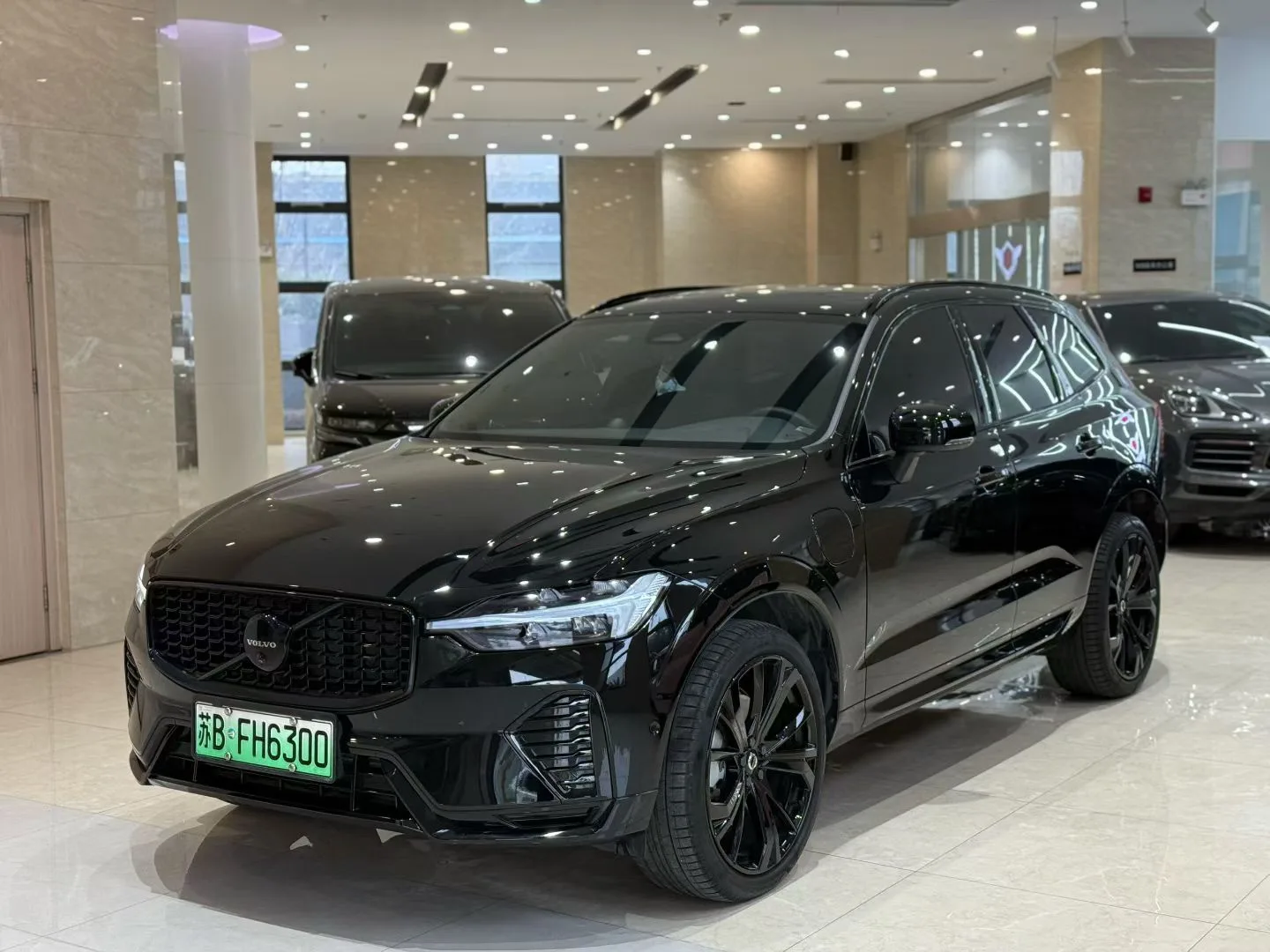 Volvo XC60 New Energy 2025 Model Year XC60 PHEV 2.0T Long-Range AWD Zhiyuan Midnight Edition Automatic Transmission