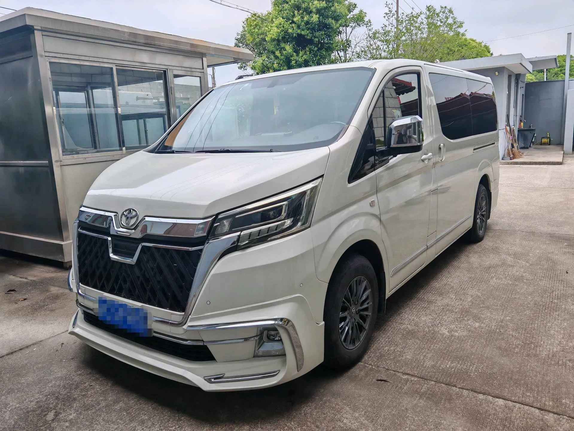 Toyota Granvia (imported), Saarfa 3.5L six-seater automatic transmission