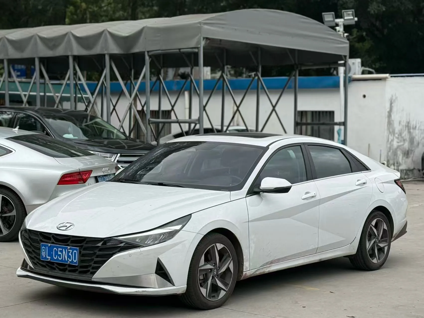 Hyundai Elantra 2021 1.5L CVT LUX Premium Edition