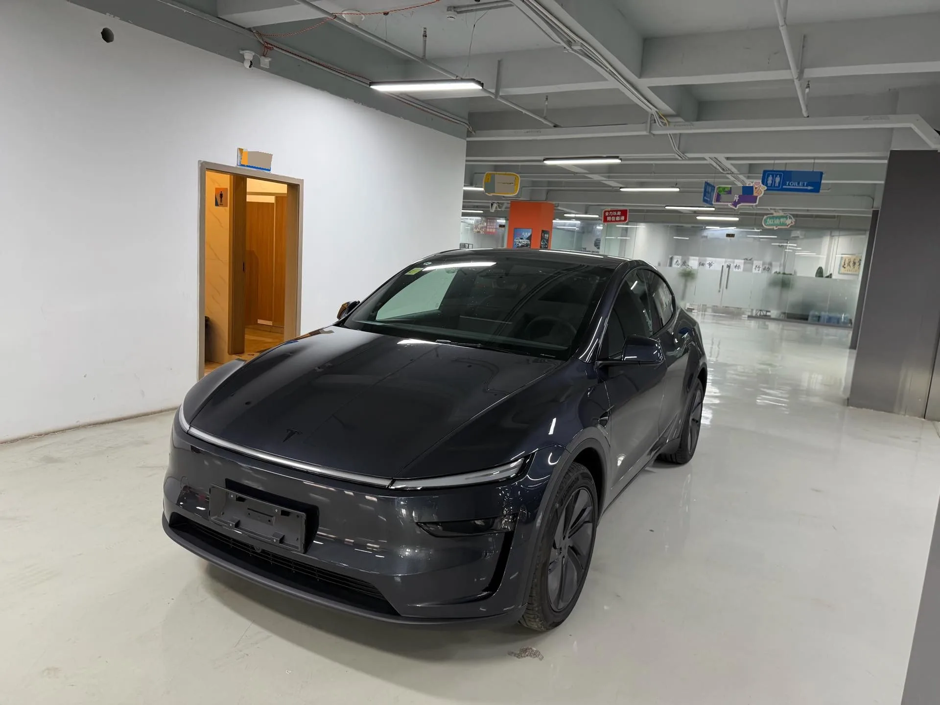 Tesla 2026 Model Y Long Range Rear-Wheel Drive Automatic