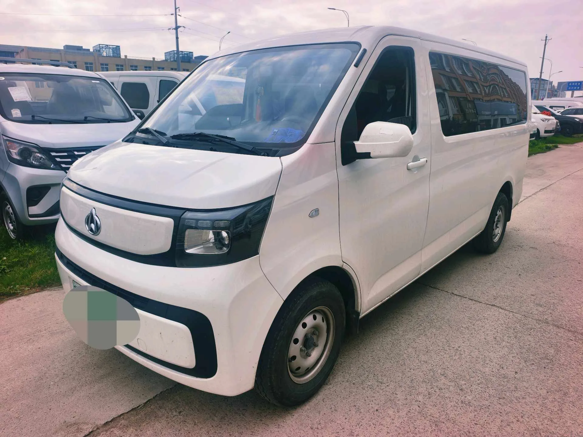Changan Kaicheng 2025 Ruixing EM80 Passenger Edition Comfort Model 6 Seats 300km/h Double Door Automatic Transmission