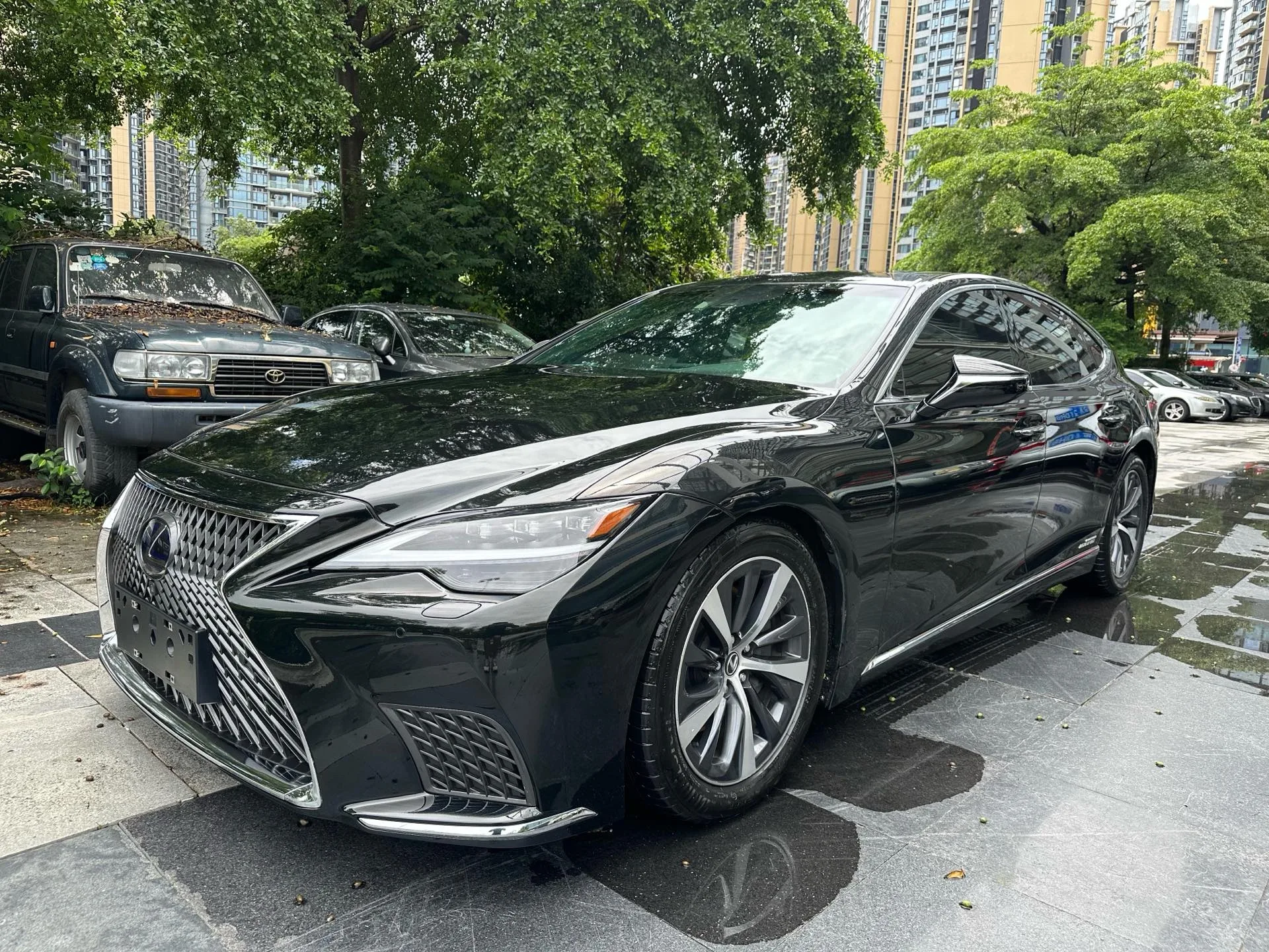 2021 Lexus LS 500h Excellence Edition