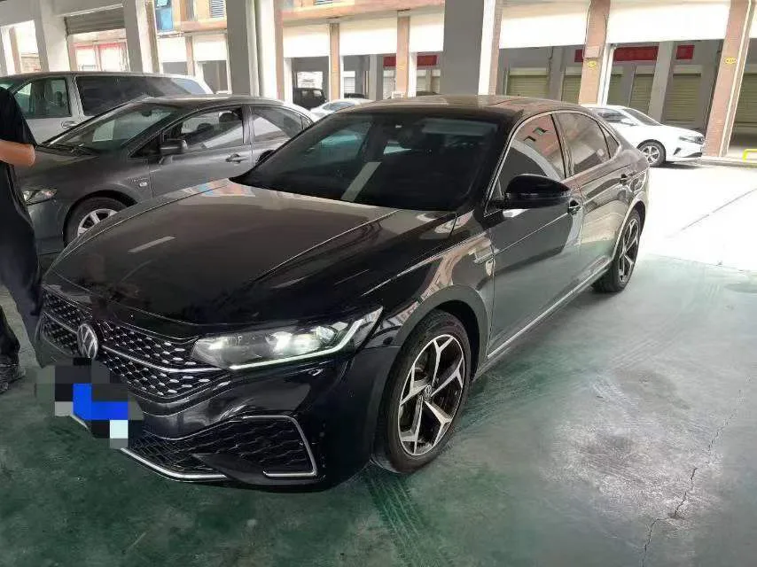 Volkswagen 2025 Passat 2.0TSI 330TSI Outstanding Elite Edition Automatic