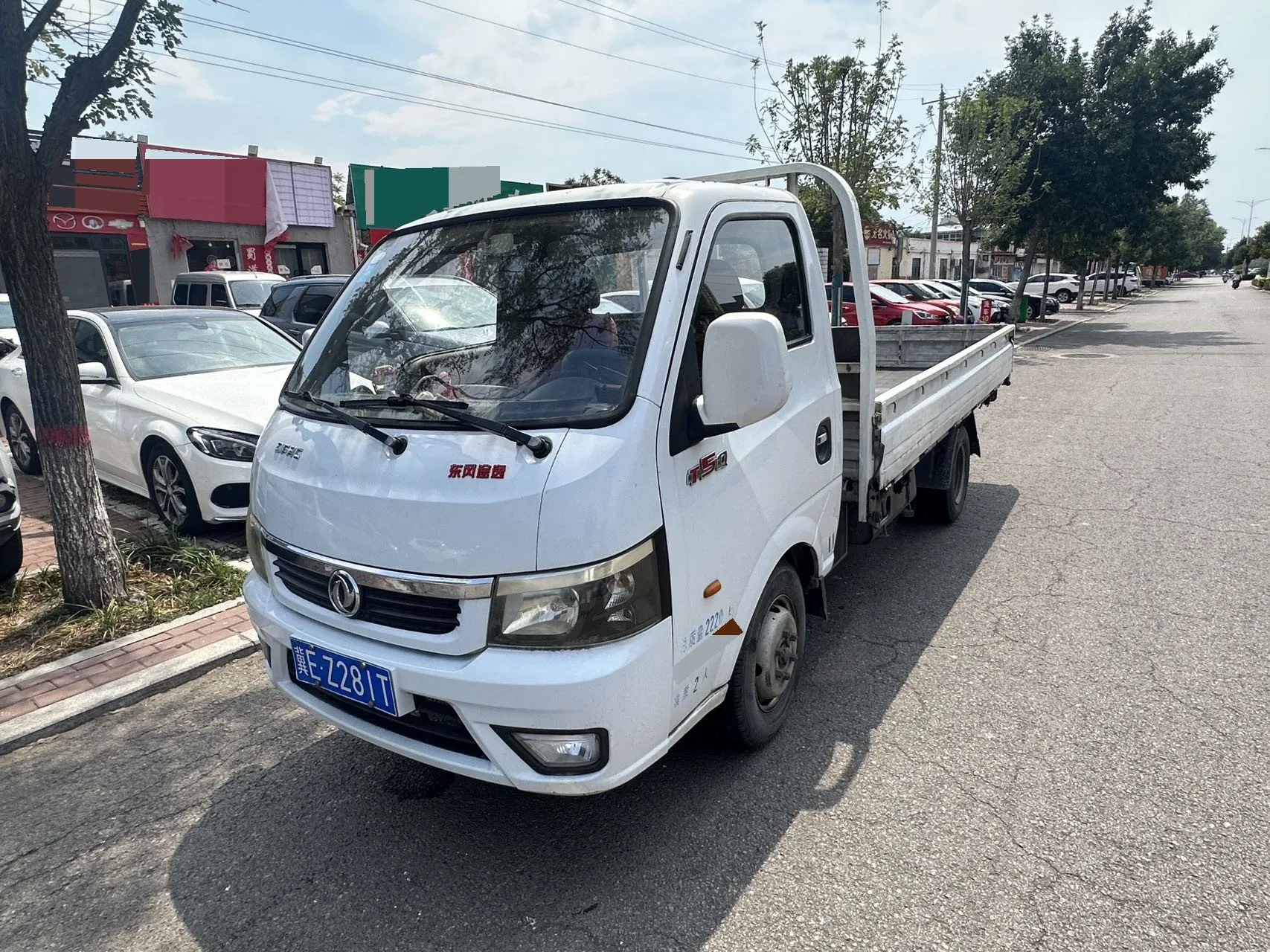 Dongfeng 2017 TuYi T5 1.5 110 horsepower 3.7-meter single-cab flatbed pickup truck (3T rear axle) with manual transmission