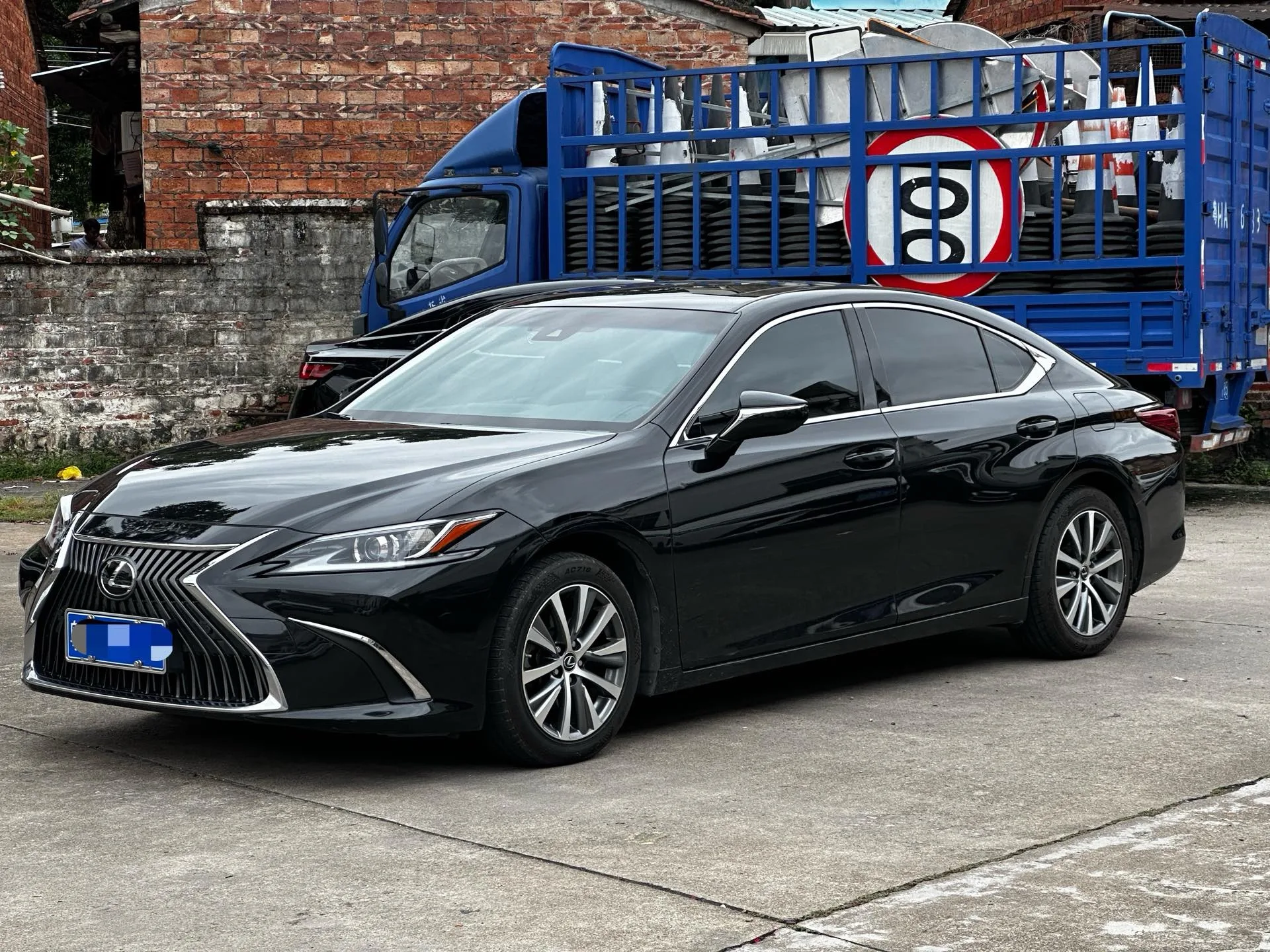 Lexus ES 2018 200 Premium Edition (China V Emission Standard)