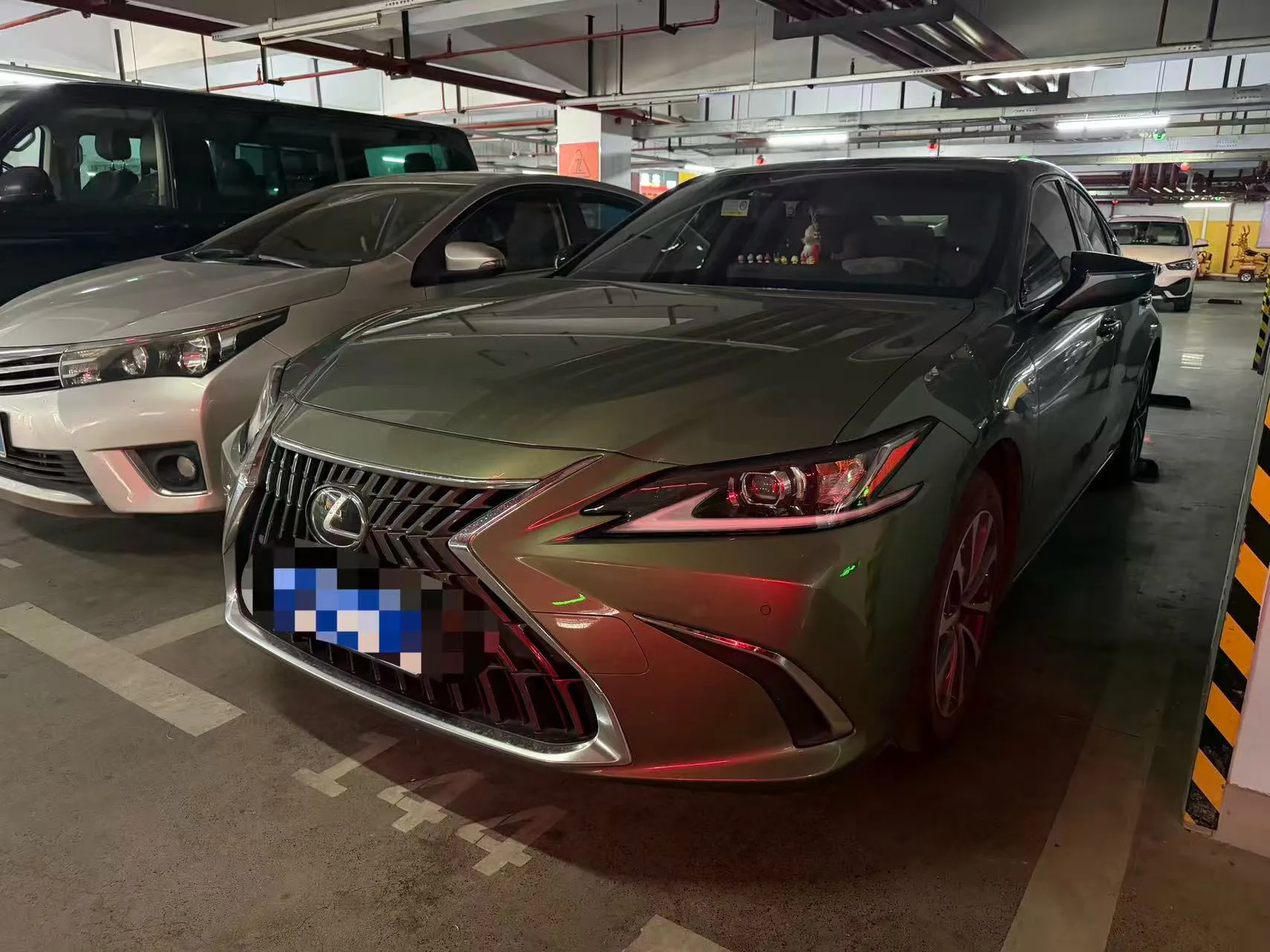 Lexus ES 2023 200 Premium Edition