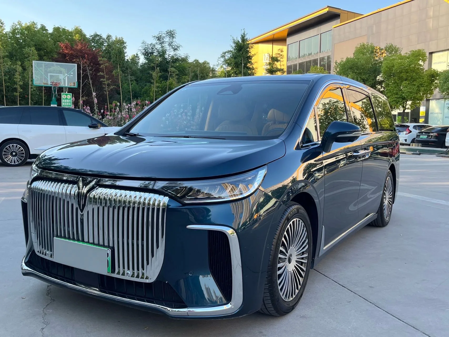 Voyah 2025 Dreamer PHEV 1.5T AWD Flagship Kunpeng Edition Automatic