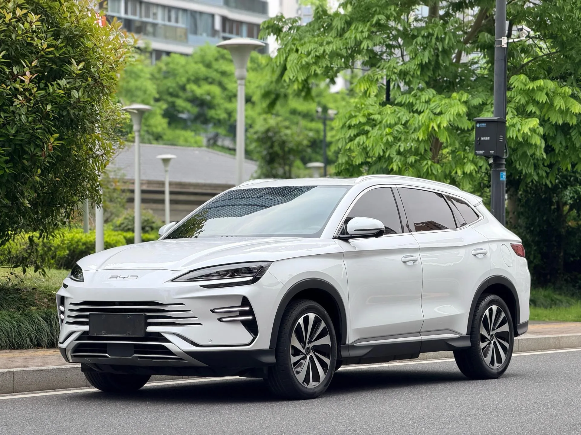 BYD 2023 Song PLUS DM-i 1.5 CVT Champion Edition 110KM Flagship PLUS Automatic