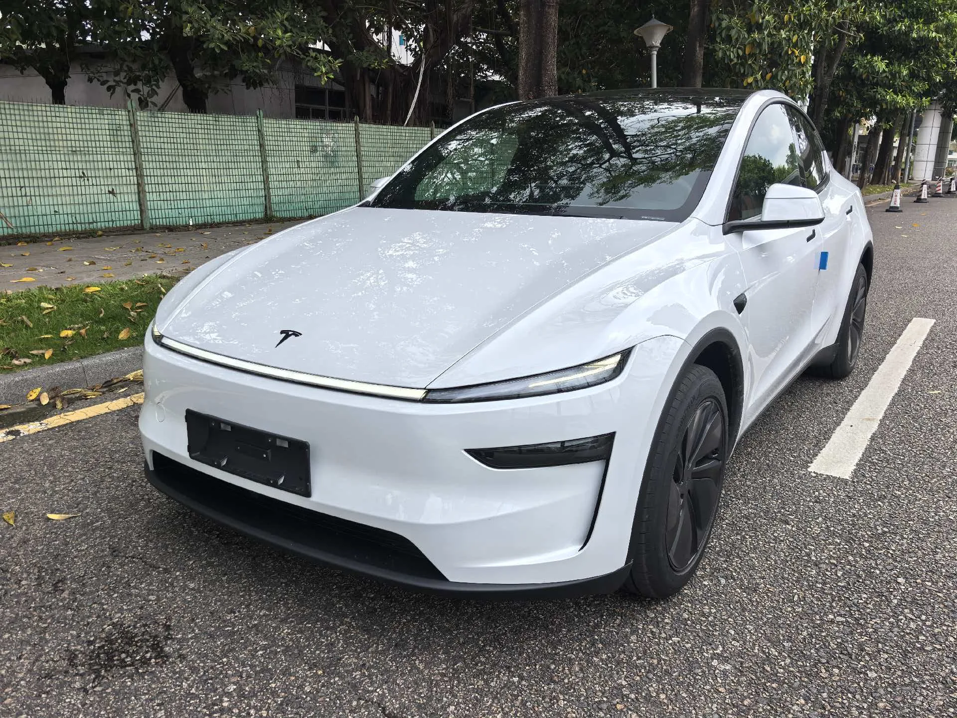 Tesla 2026 Model Y Rear-Wheel Drive Automatic