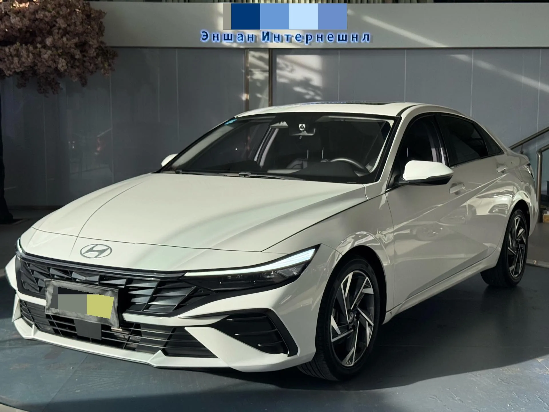 Hyundai Elantra 2023 1.5L CVT LUX Premium Edition