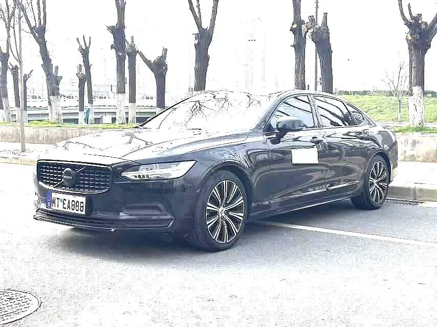 2022 Volvo S90 B5 Smart Luxury Edition