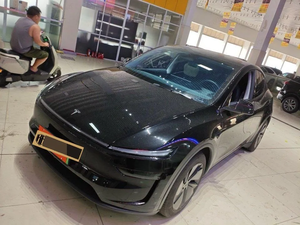 Tesla 2025 Model Y Rear-Wheel Drive Automatic