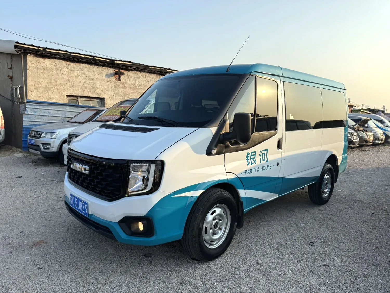 Jiangling 2024 Fushun 2.0T Diesel Short Wheelbase Low Roof Commercial and Passenger Van, 5 Seats (Double Tailgate), Automatic Transmission