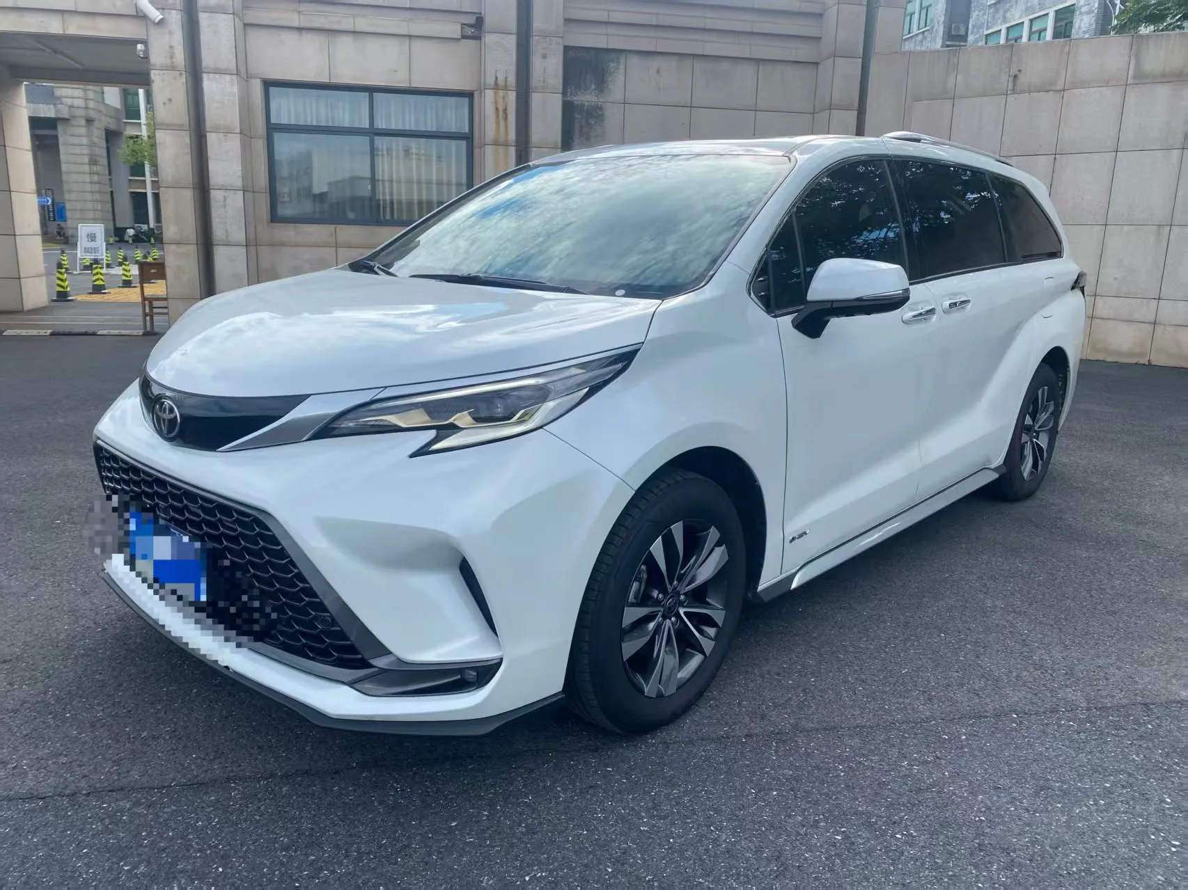 2026 Toyota Grevia Hybrid 2.5 CVT Premium PLUS AWD Automatic
