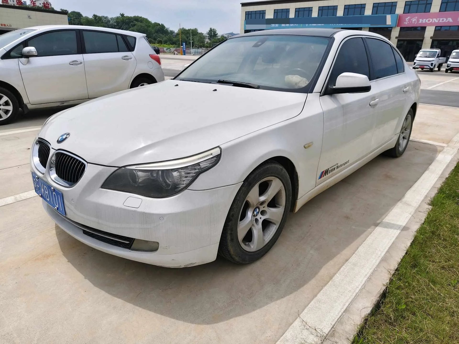 BMW 5 Series 2010 523Li Leading Edition