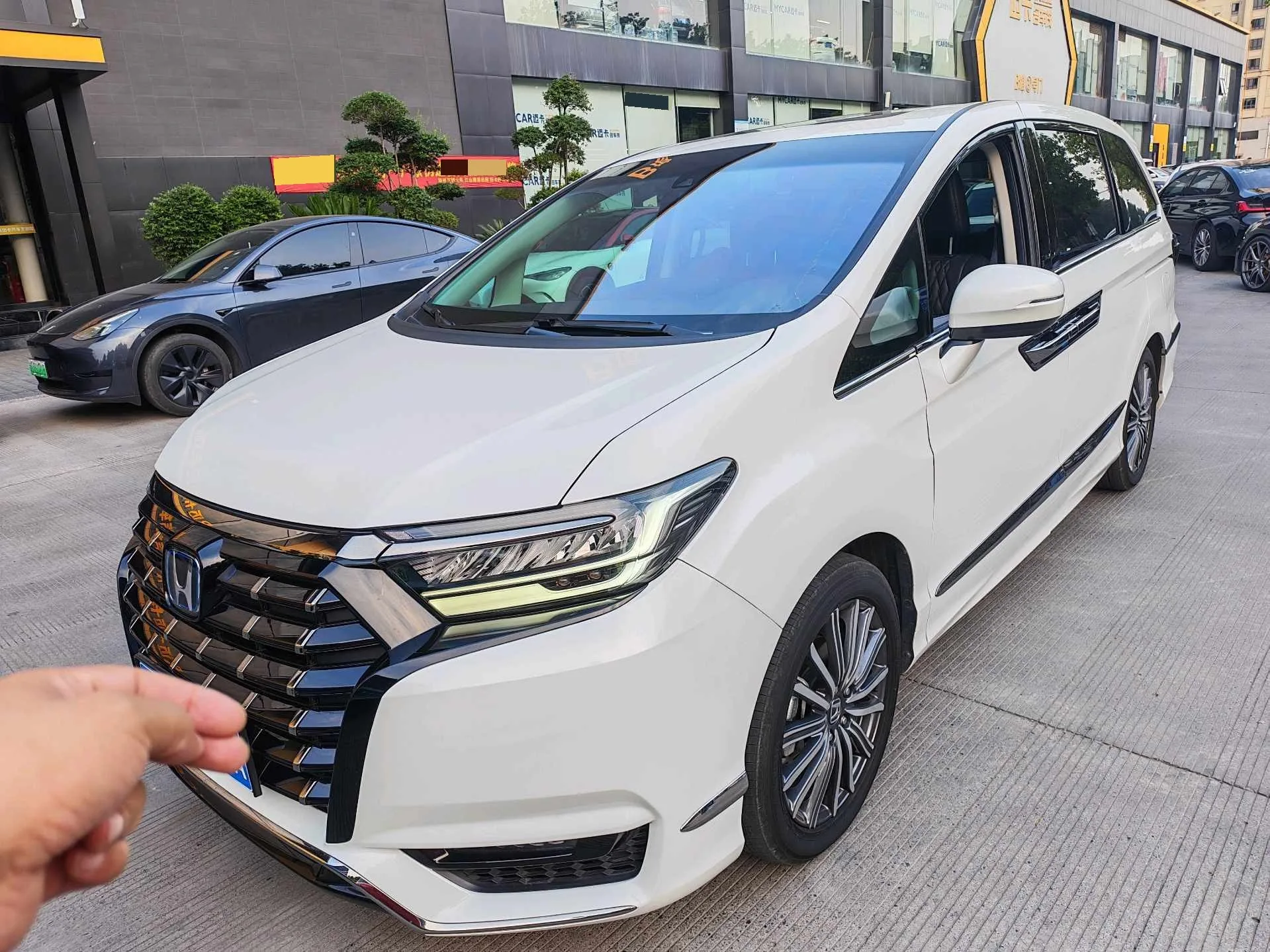 Elysion 2022 2.0L e:HEV Luxury First Edition