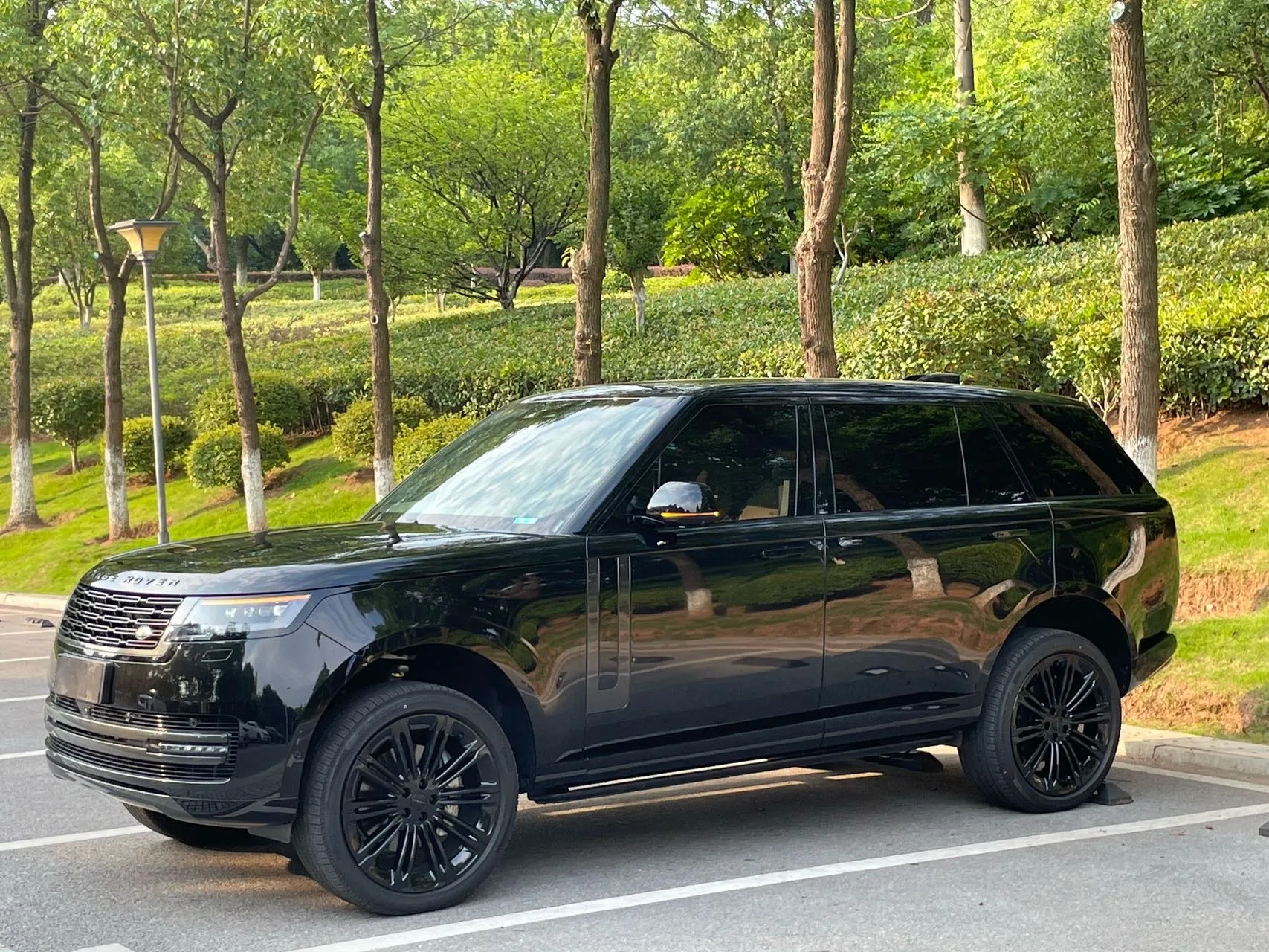 Land Rover Range Rover (Imported) 2026 Model Year Range Rover 48V 3.0T L6 400PS SE Long-Wheelbase Automatic Transmission