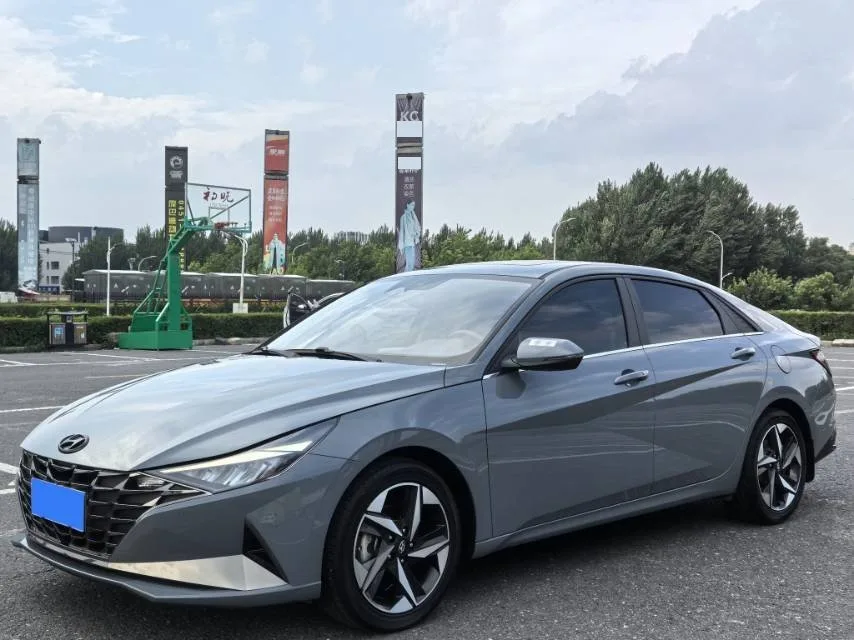Hyundai Elantra 2022 1.5L CVT LUX Premium Edition