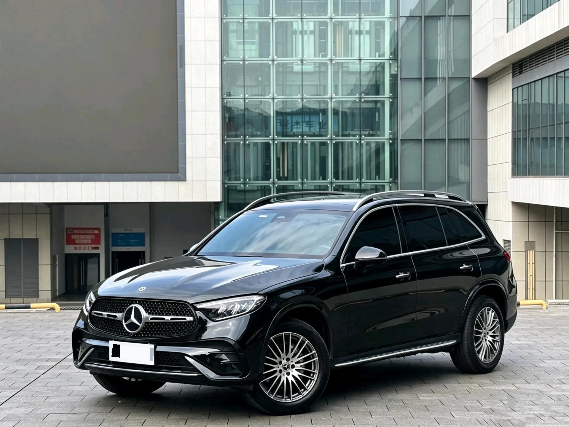 Mercedes-Benz 2023 GLC 300 L 4MATIC 48V 2.0T Dynamic 7-seater Automatic