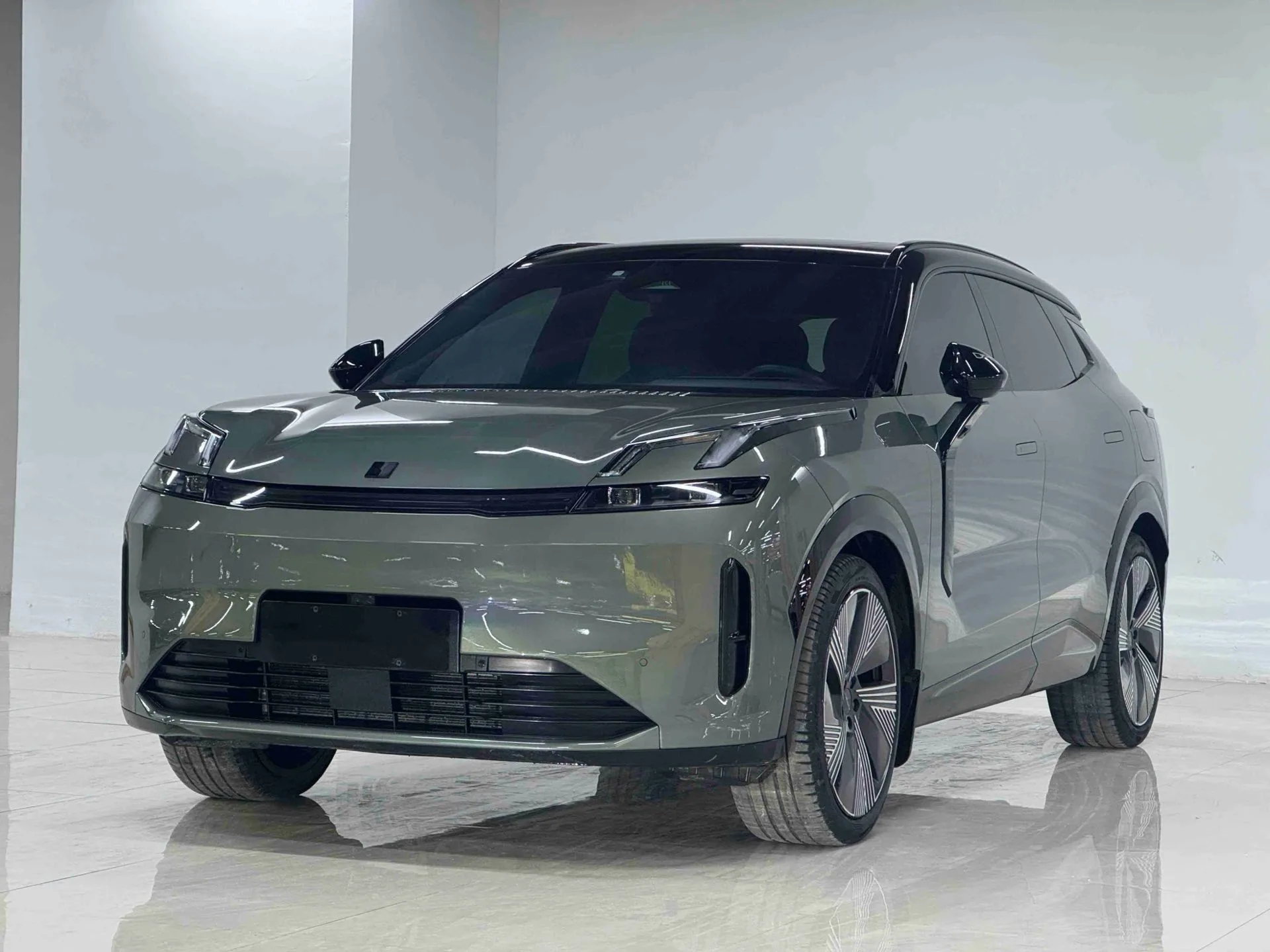 Lynk & Co 08 New Energy 2023 Model Year, 220 km, AWD Performance Halo