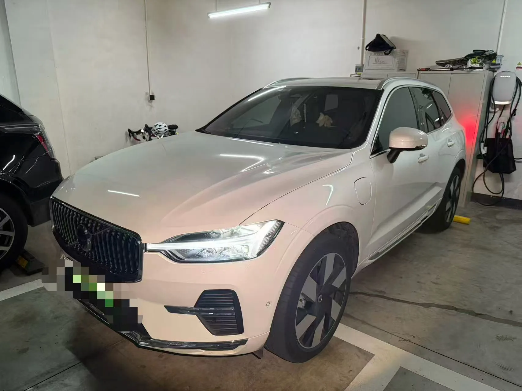Volvo XC60 New Energy 2025 Model Year XC60 PHEV 2.0T Long-Range AWD Zhiyuan Luxury Edition Automatic Transmission
