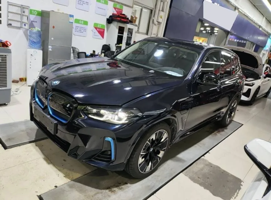 BMW iX3 2022 Leading Edition