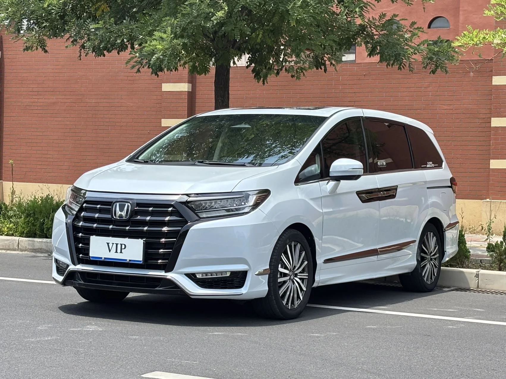 Honda 2024 Elysion e:HEV 2.0 CVT Luxury Edition Automatic