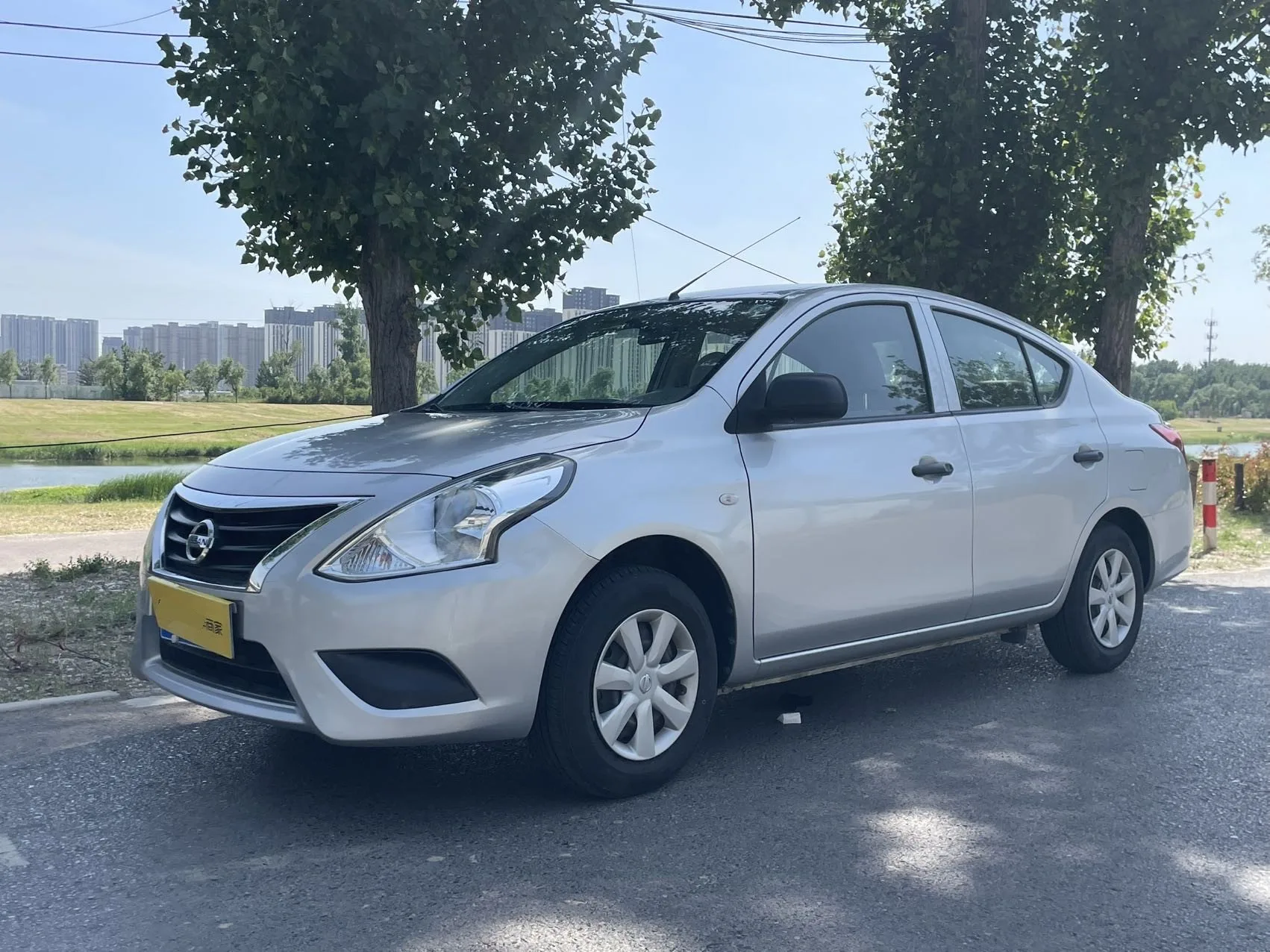 2016 Nissan Sunny 1.5 XE Leading Edition Manual Transmission