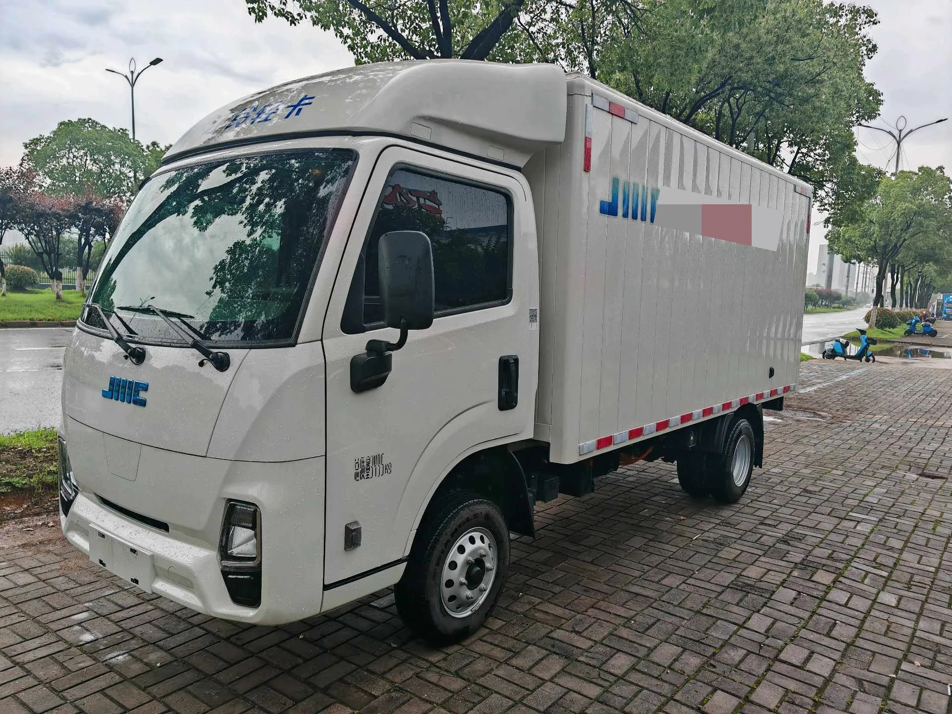 Jiangling 2025 E-Shunda 3.8-meter single-cab van light truck, CATL 49.45kWh automatic transmission.