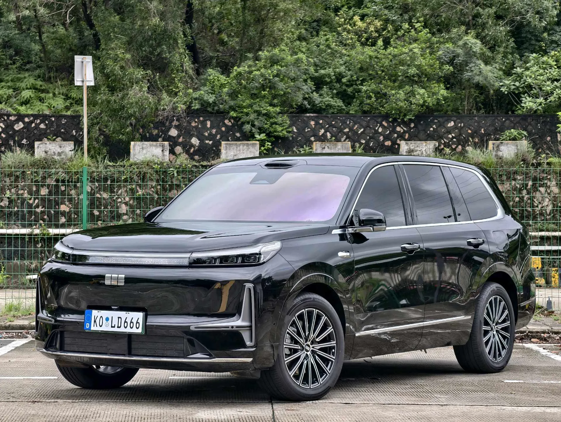 Geely Galaxy 2025 M9 1.5T 210km/h 4WD Navigator Edition Automatic Transmission