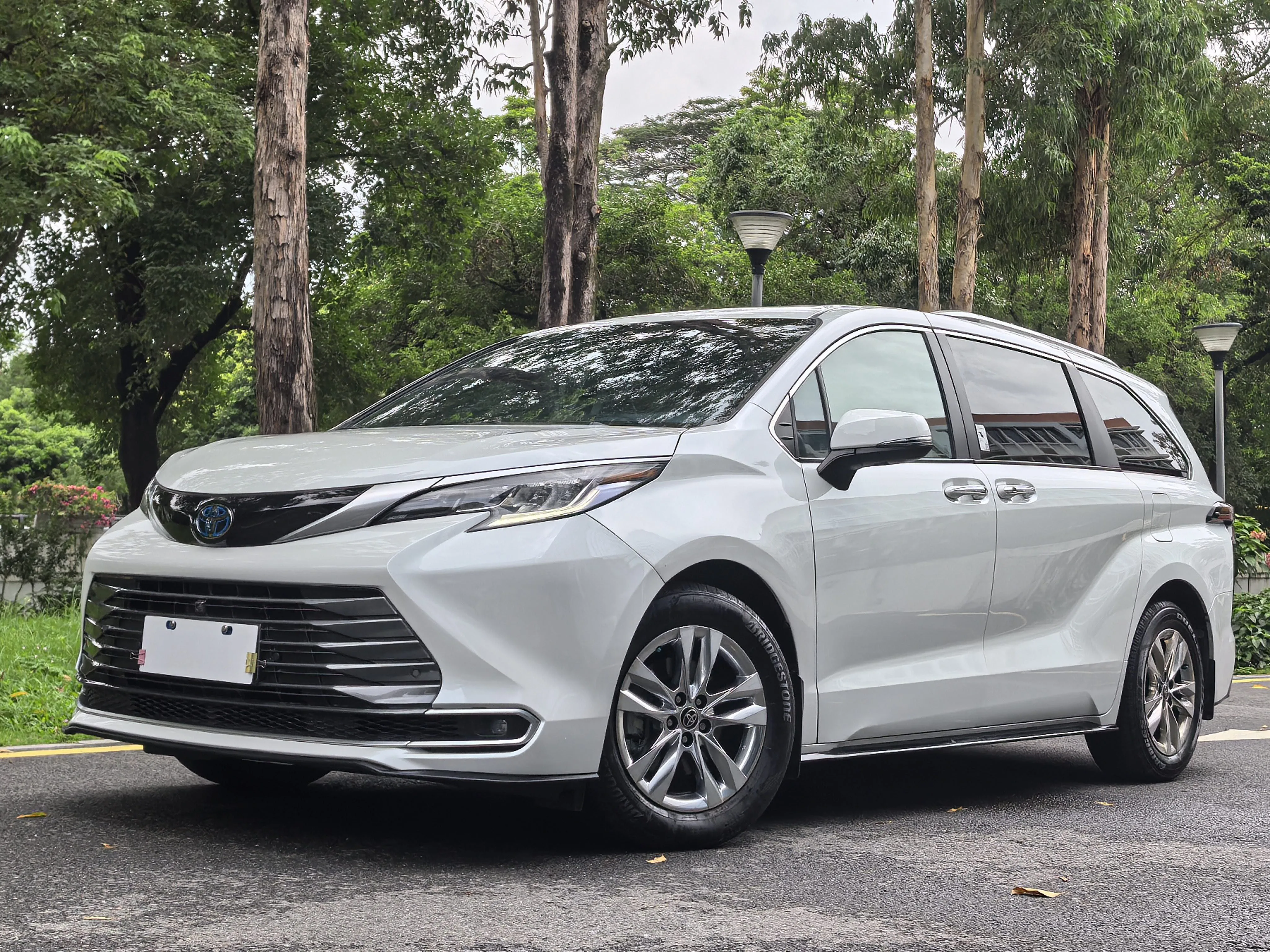 Toyota Sienna (Imported) 2021 Model Year Sienna 2.5 CVT U.S. Specification Automatic Transmission