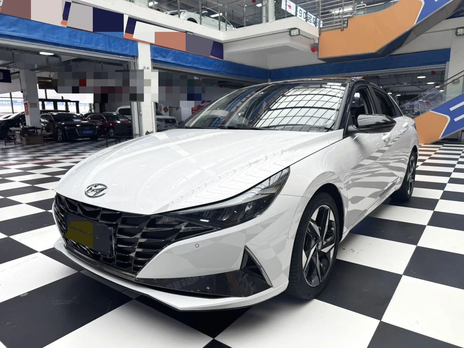 Hyundai Elantra 2022 1.5L CVT LUX Premium Edition