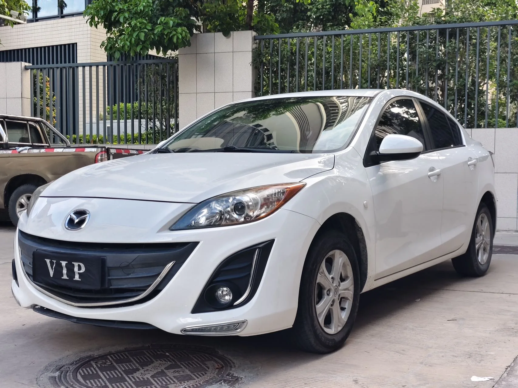 Mazda 3 Axela 2015 Sedan 1.6L Automatic Comfort Model