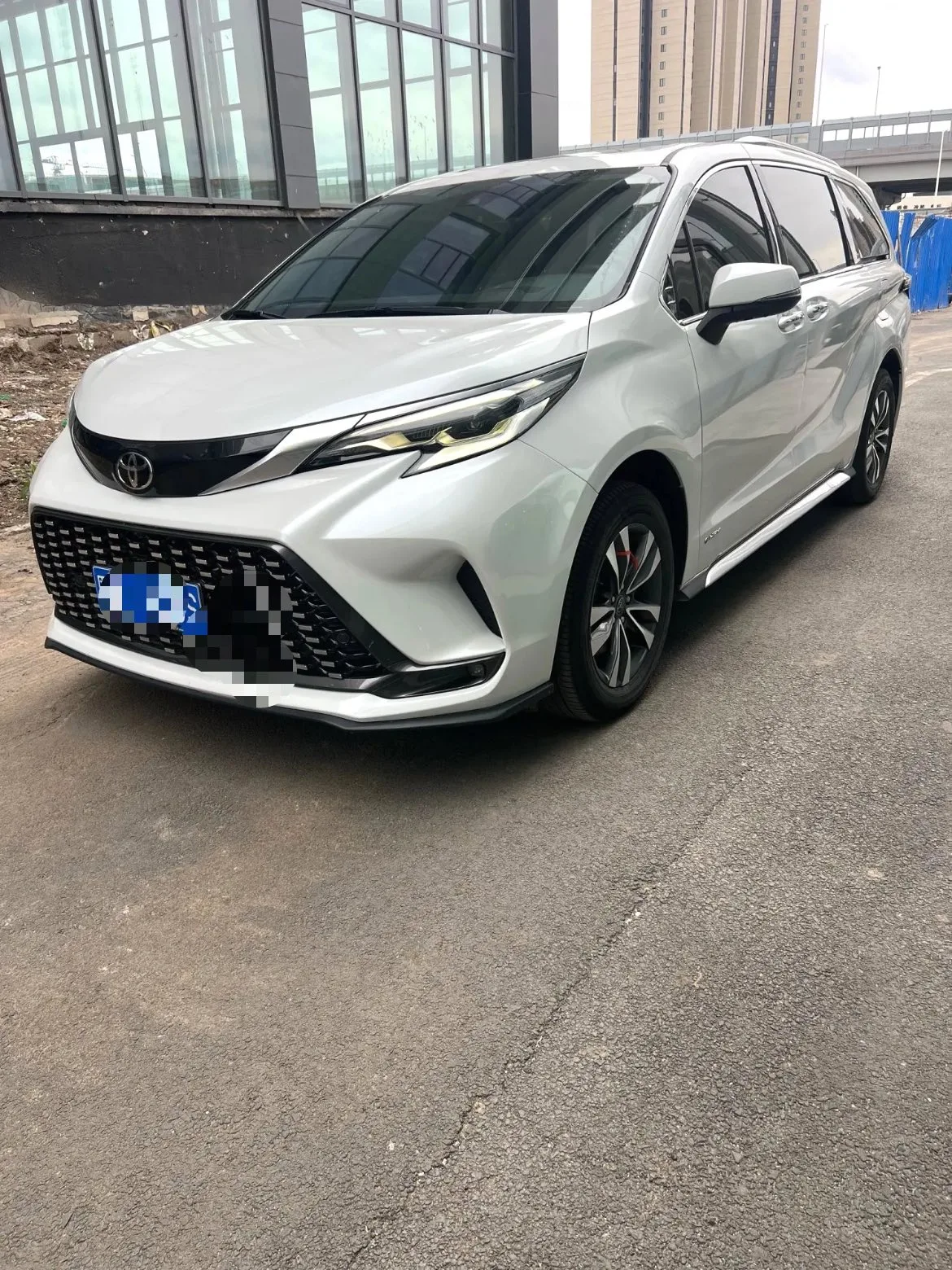 Toyota 2024 Grandeur Hybrid 2.5 CVT Premium Plus 4WD Automatic