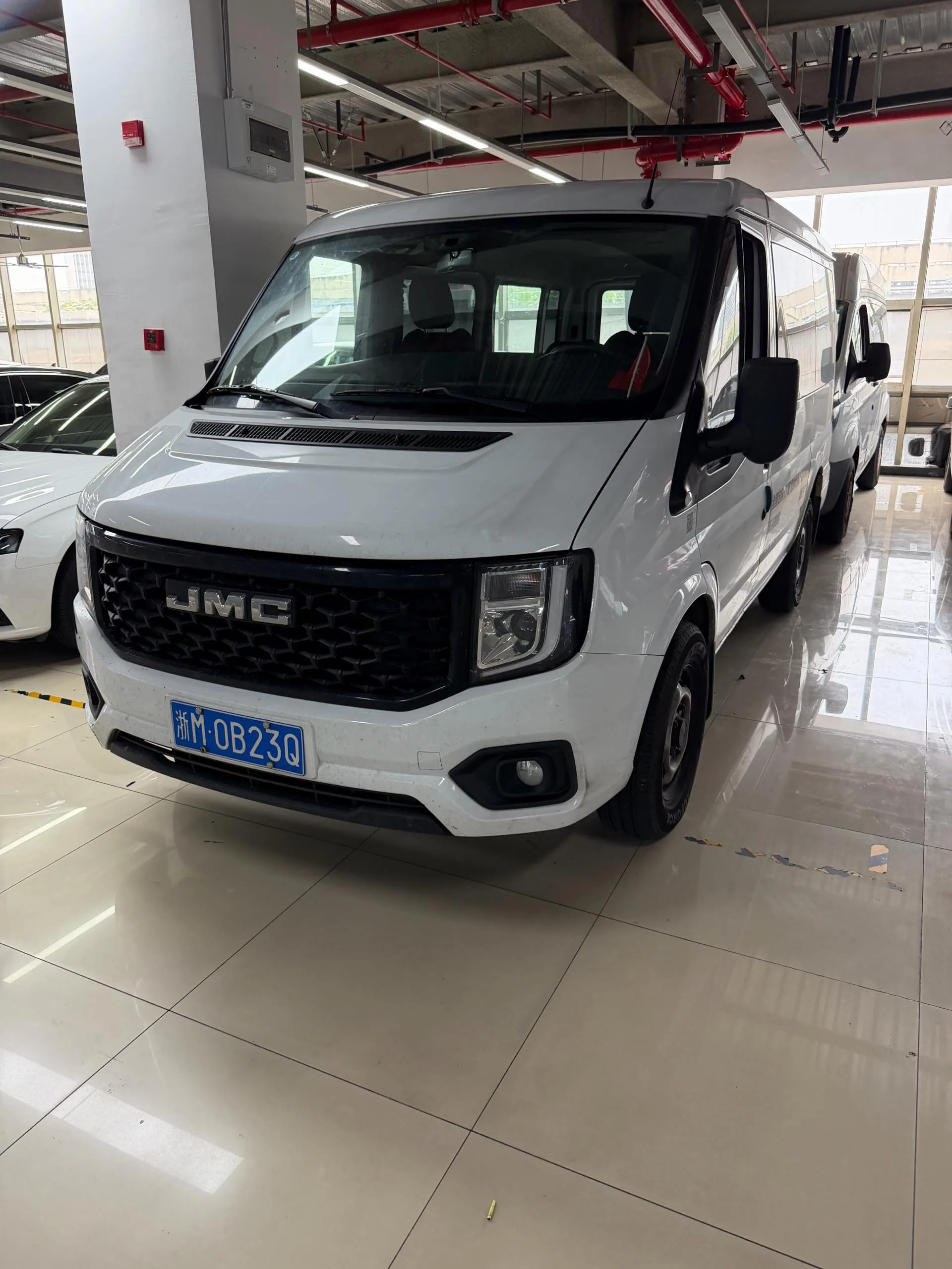 JMC Fushun 2023 Model Year 2.0T Automatic Short-Wheelbase Low-Roof Commercial-Grade Multi-Purpose Passenger Vehicle, 6-Seater, Liftgate