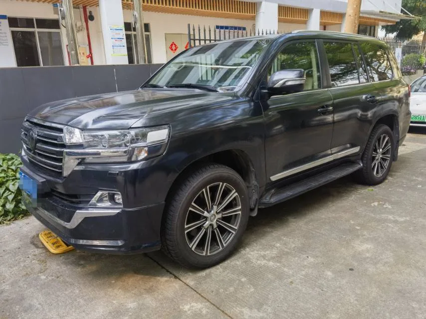 2018 Toyota Land Cruiser (Imported) 5.7L 4WD Automatic