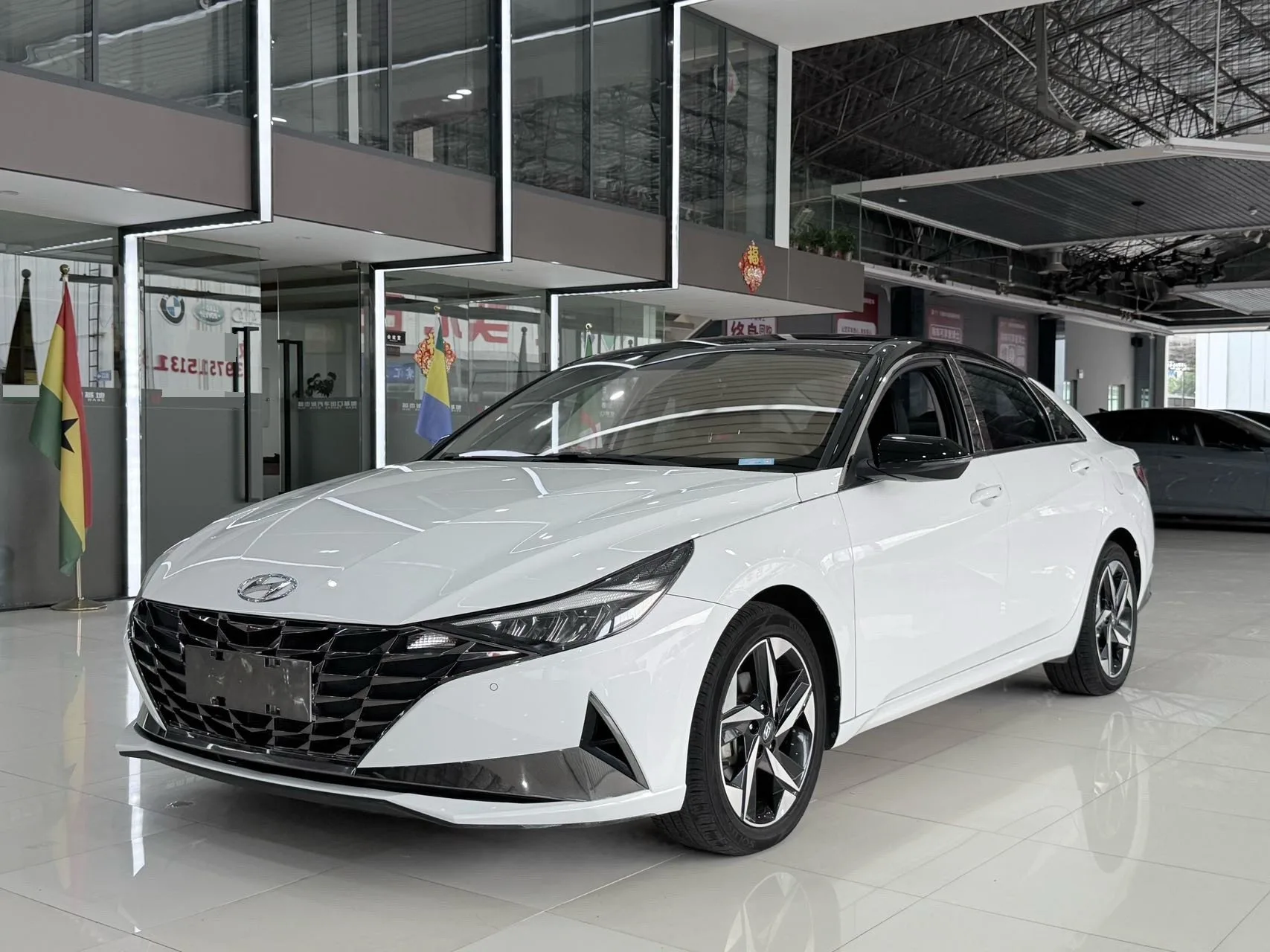 Hyundai Elantra 2022 1.5L CVT LUX Premium Edition