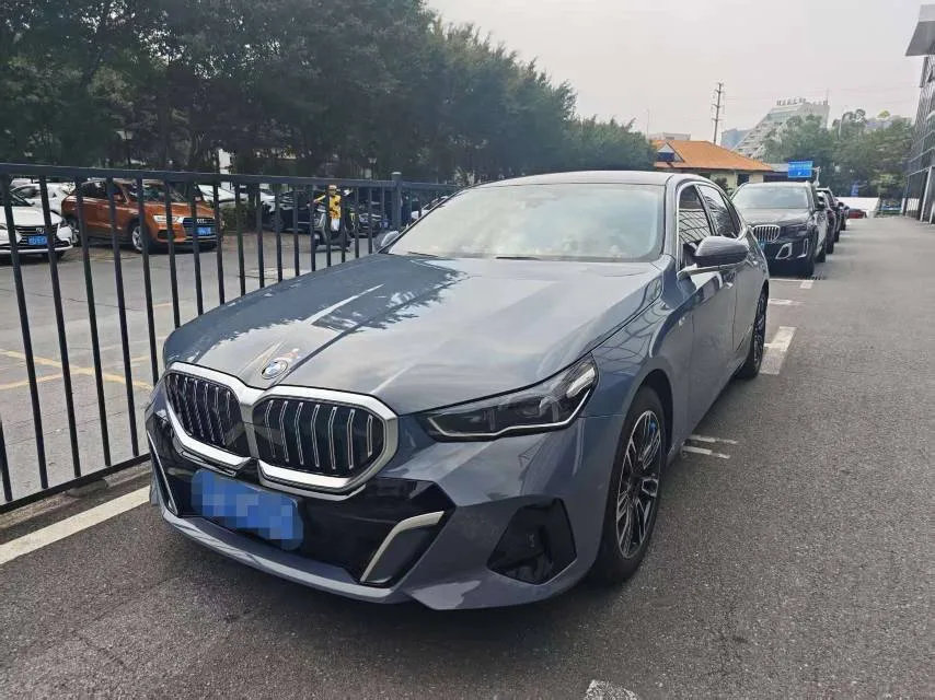 2024 BMW 5 Series 525Li 2.0T M Sport Package Automatic
