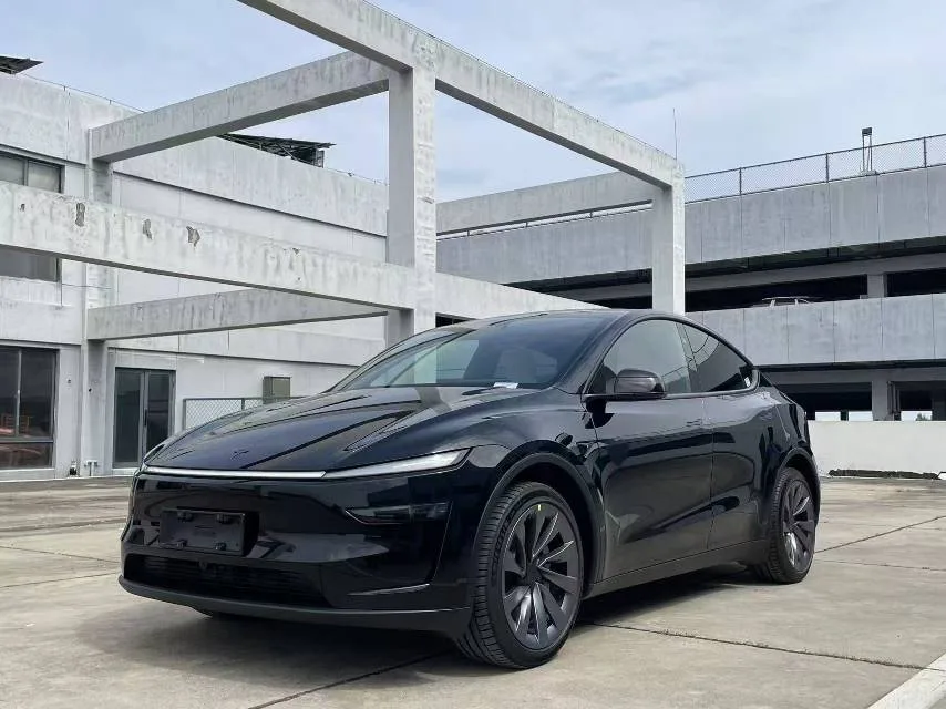 Tesla 2026 Model Y Long Range All-Wheel Drive Automatic