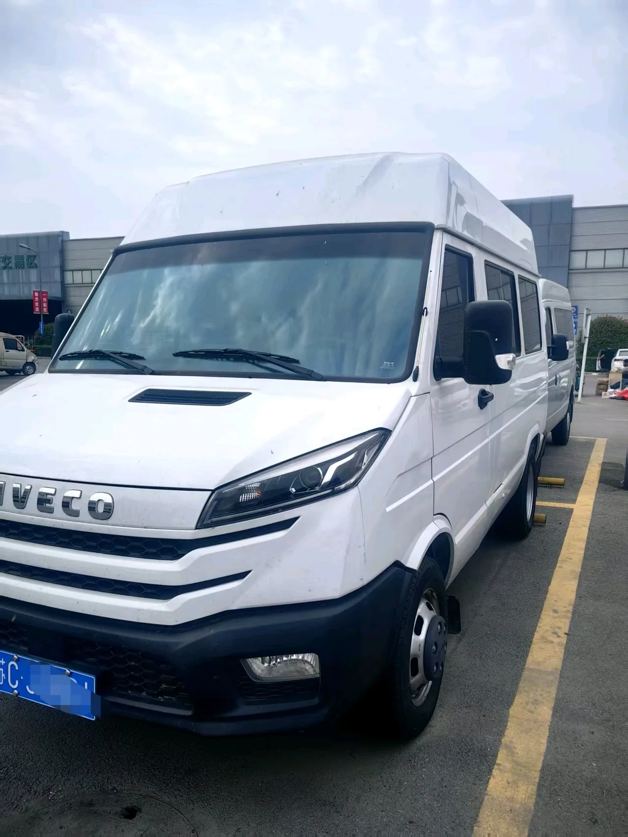 Iveco 2025 DeYi 2.5T A35M1 Multipurpose Passenger Vehicle, Short Wheelbase, Mid-Roof, Dual Tires, Manual Transmission