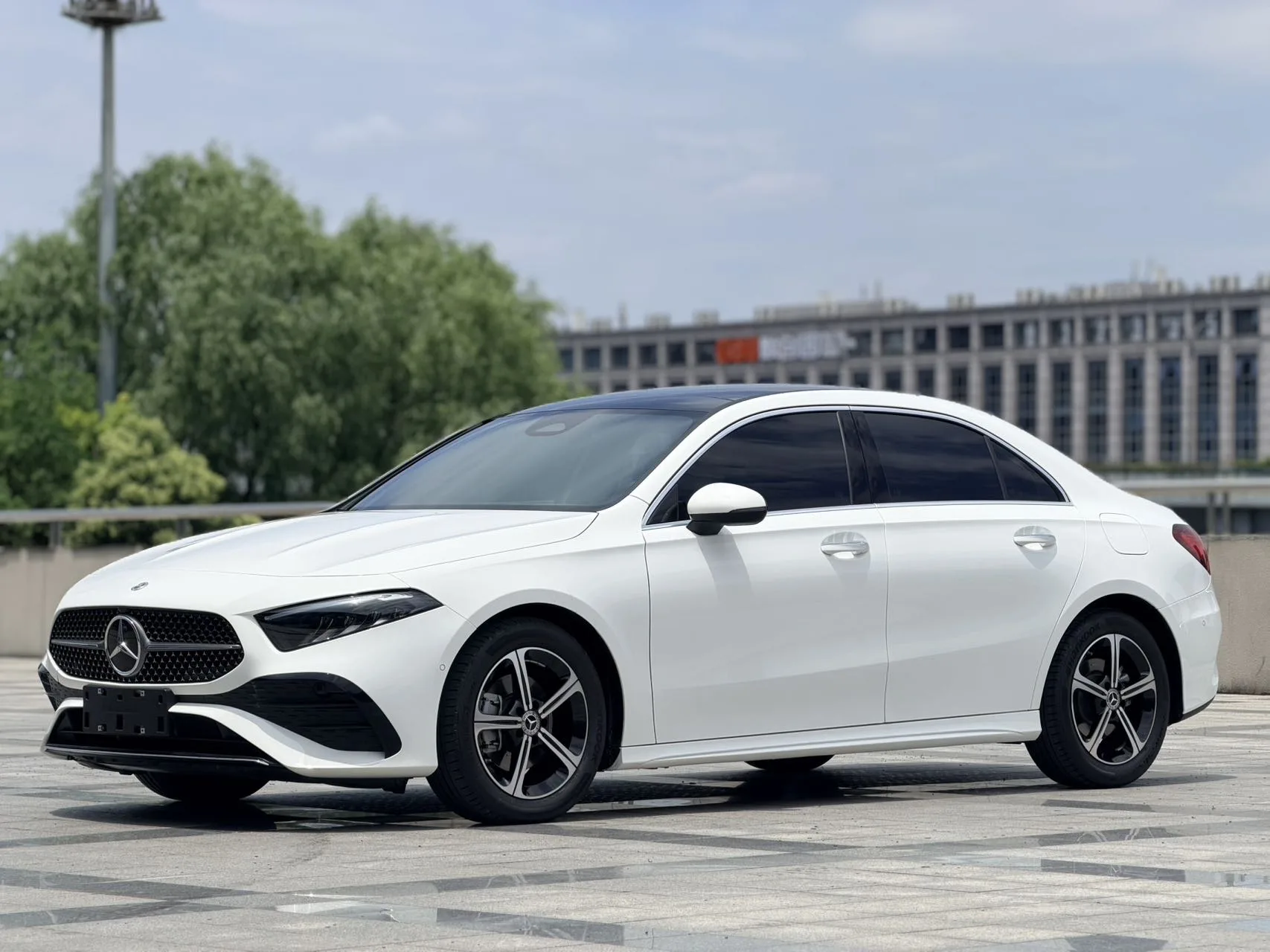 Mercedes-Benz A-Class 2025 A 200 L 1.3T Fashion Automatic