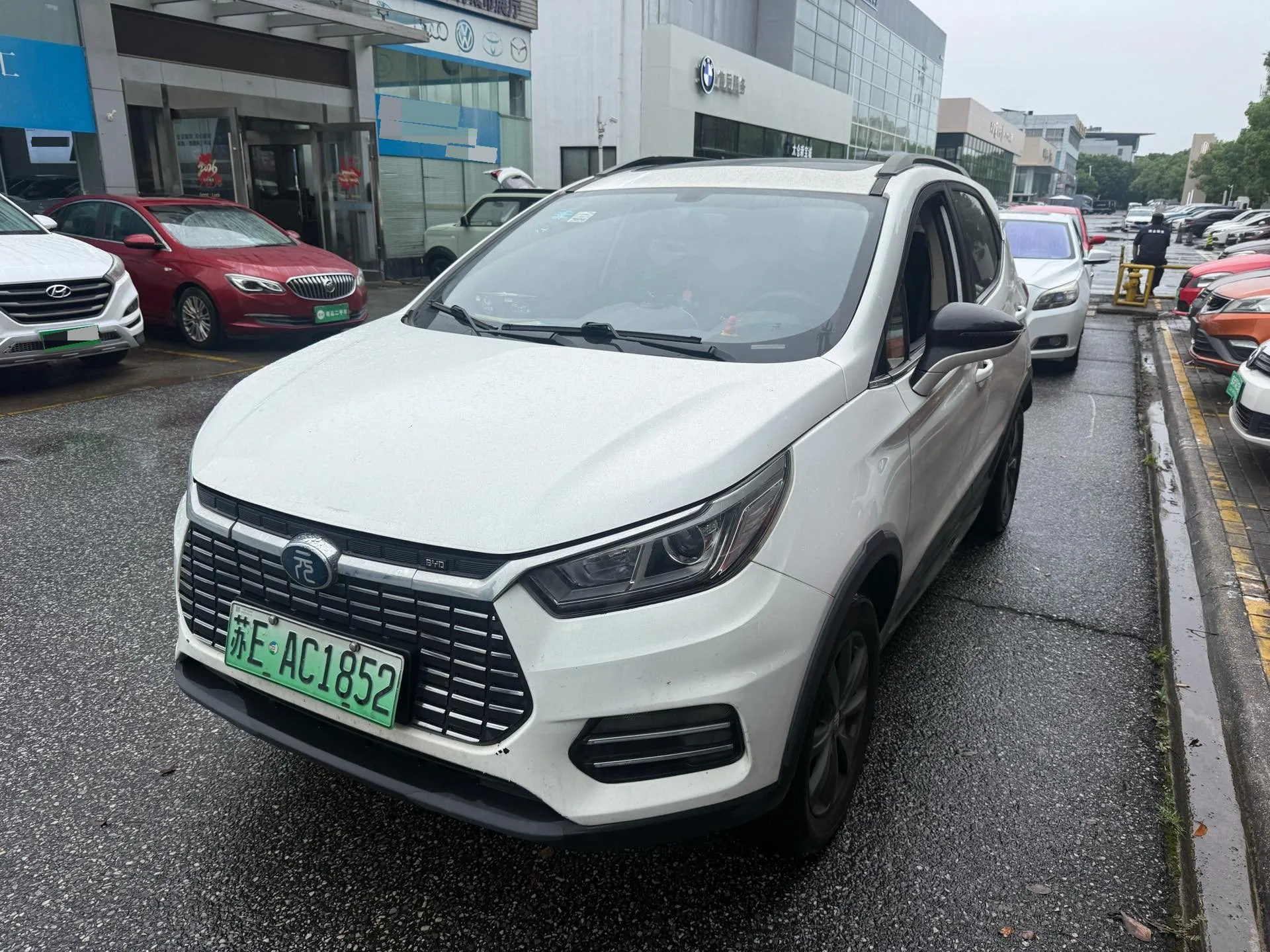 Yuan New Energy 2018 EV360 Smart Connected Cool Edition