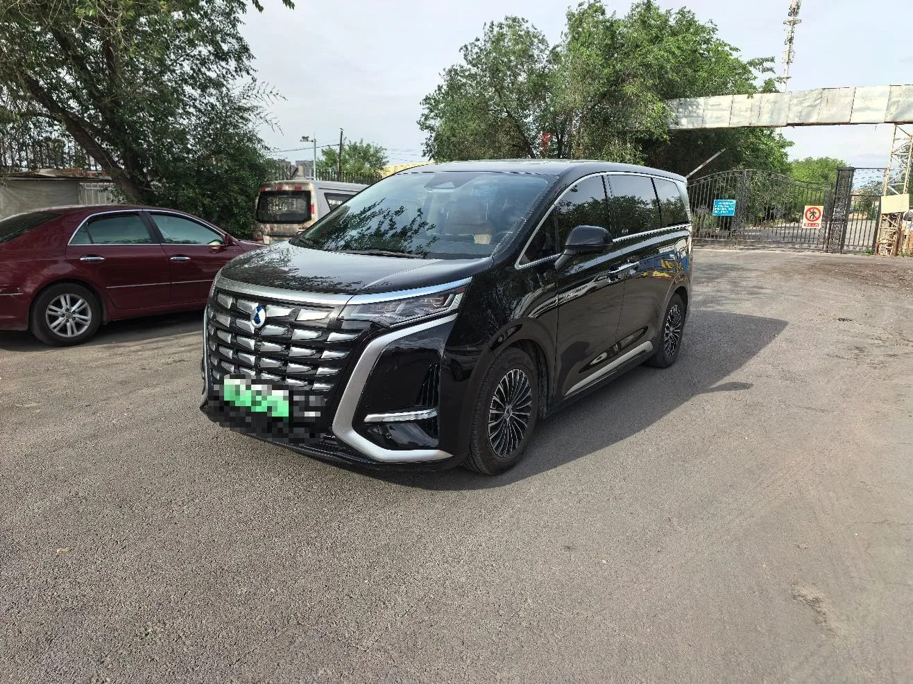 Denza 2024 Denza D9 DM-i 1.5T CVT 970 Luxury Automatic