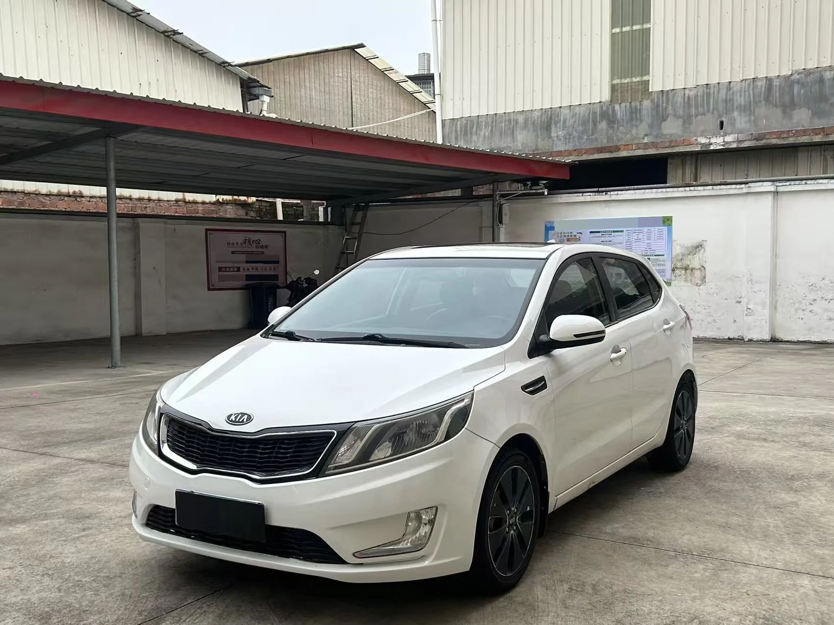 Kia K2 2012 Hatchback 1.6L AT Premium