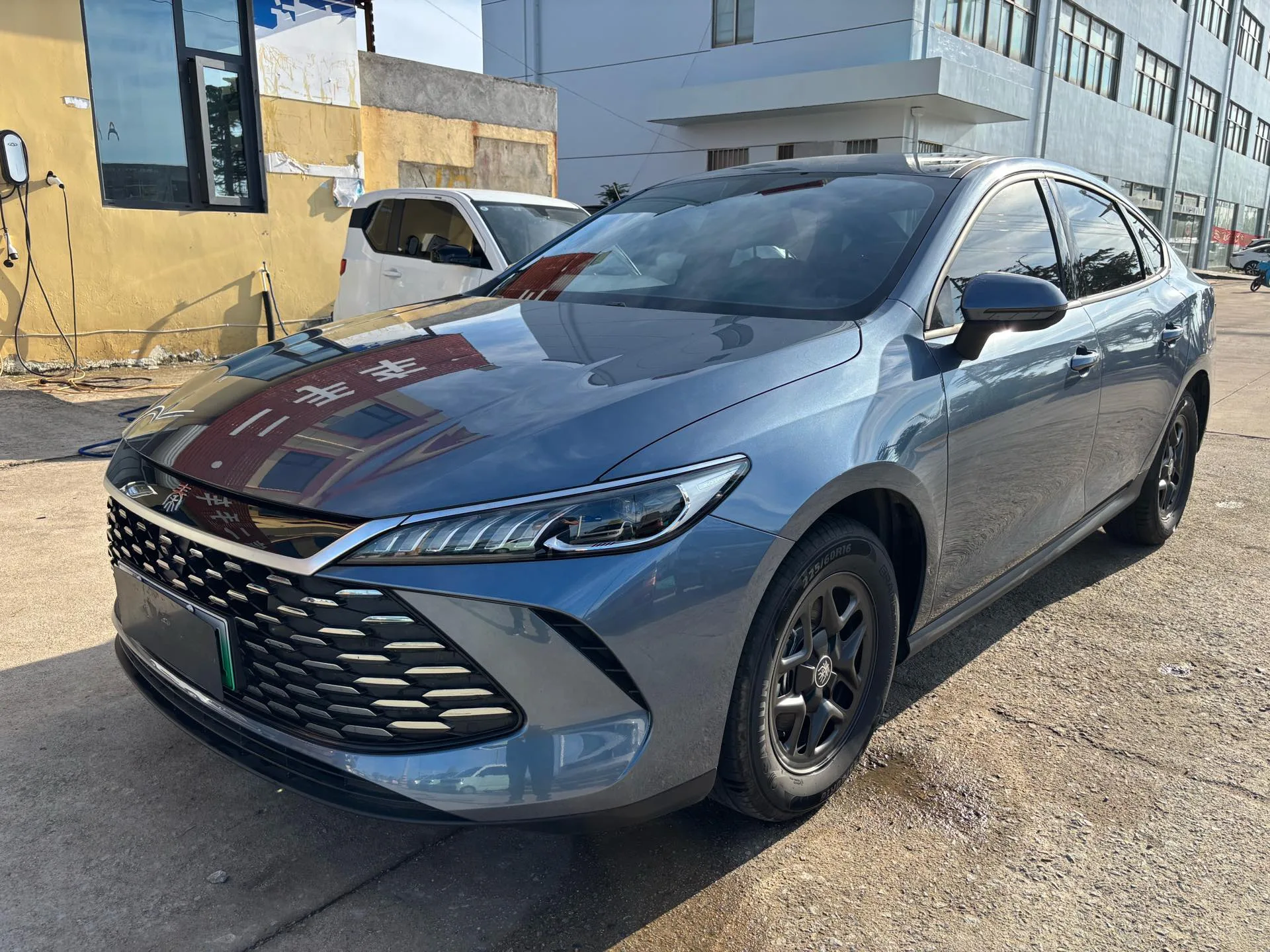 BYD 2025 Qin PLUS DM-i 1.5 CVT Intelligent Driving Edition 55KM Leading Model Automatic