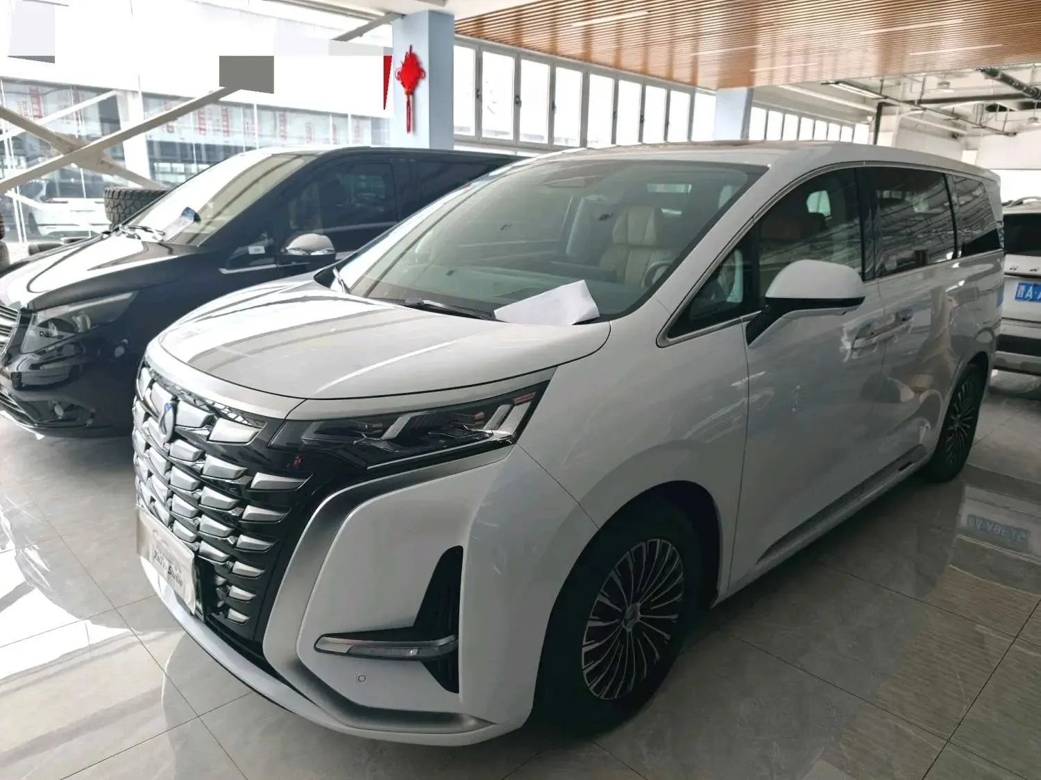 Denza D9 2022 DM-i 970 4WD Premium Edition