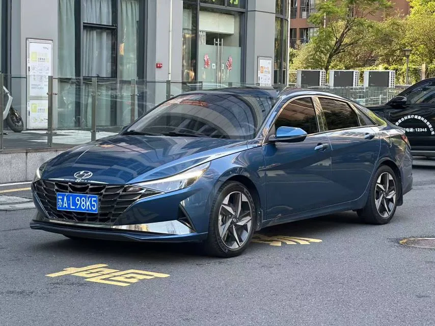Hyundai Elantra 2021 1.5L CVT LUX Premium Edition