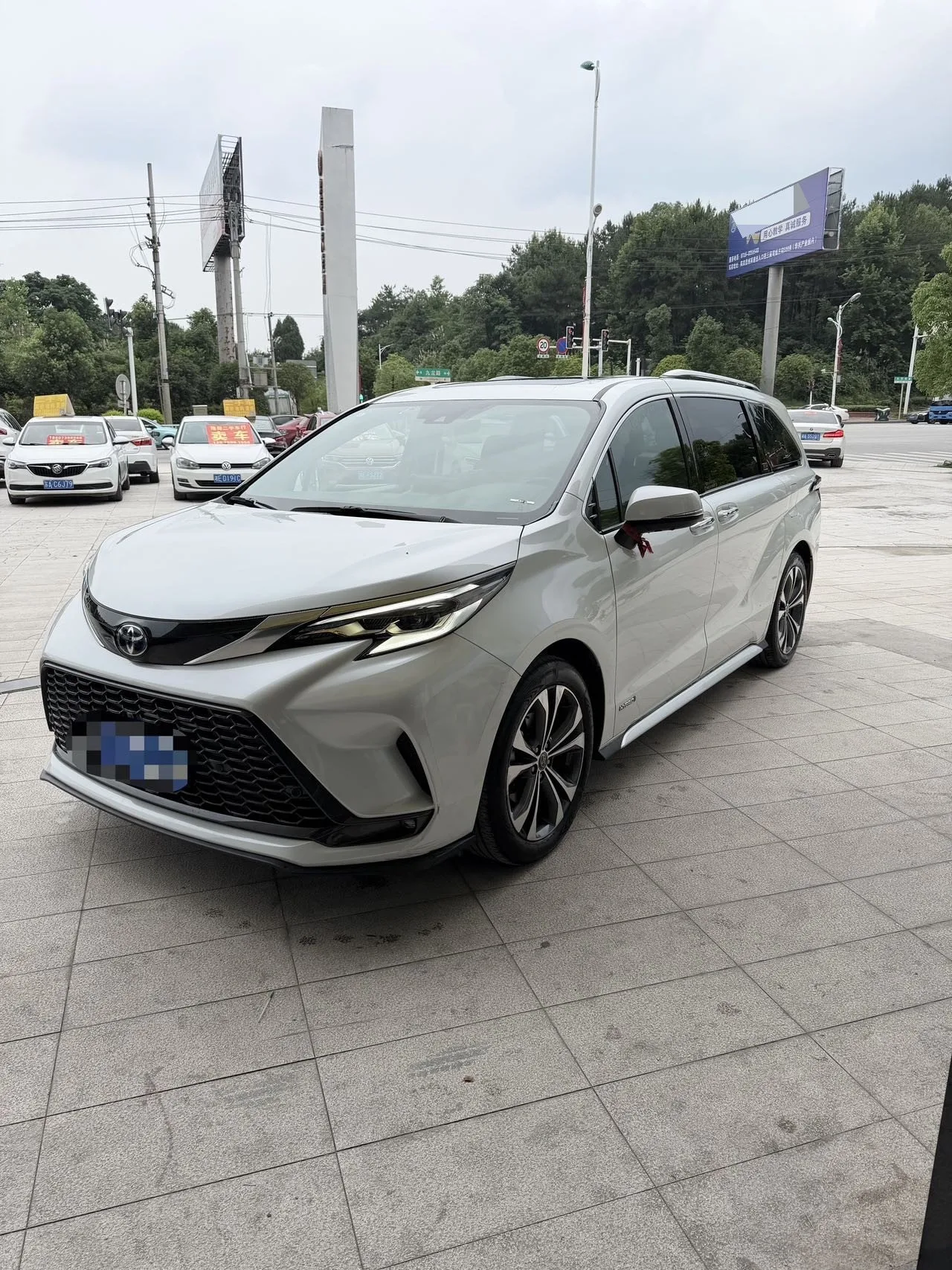 2022 Grevia 2.5L Hybrid Luxury Edition