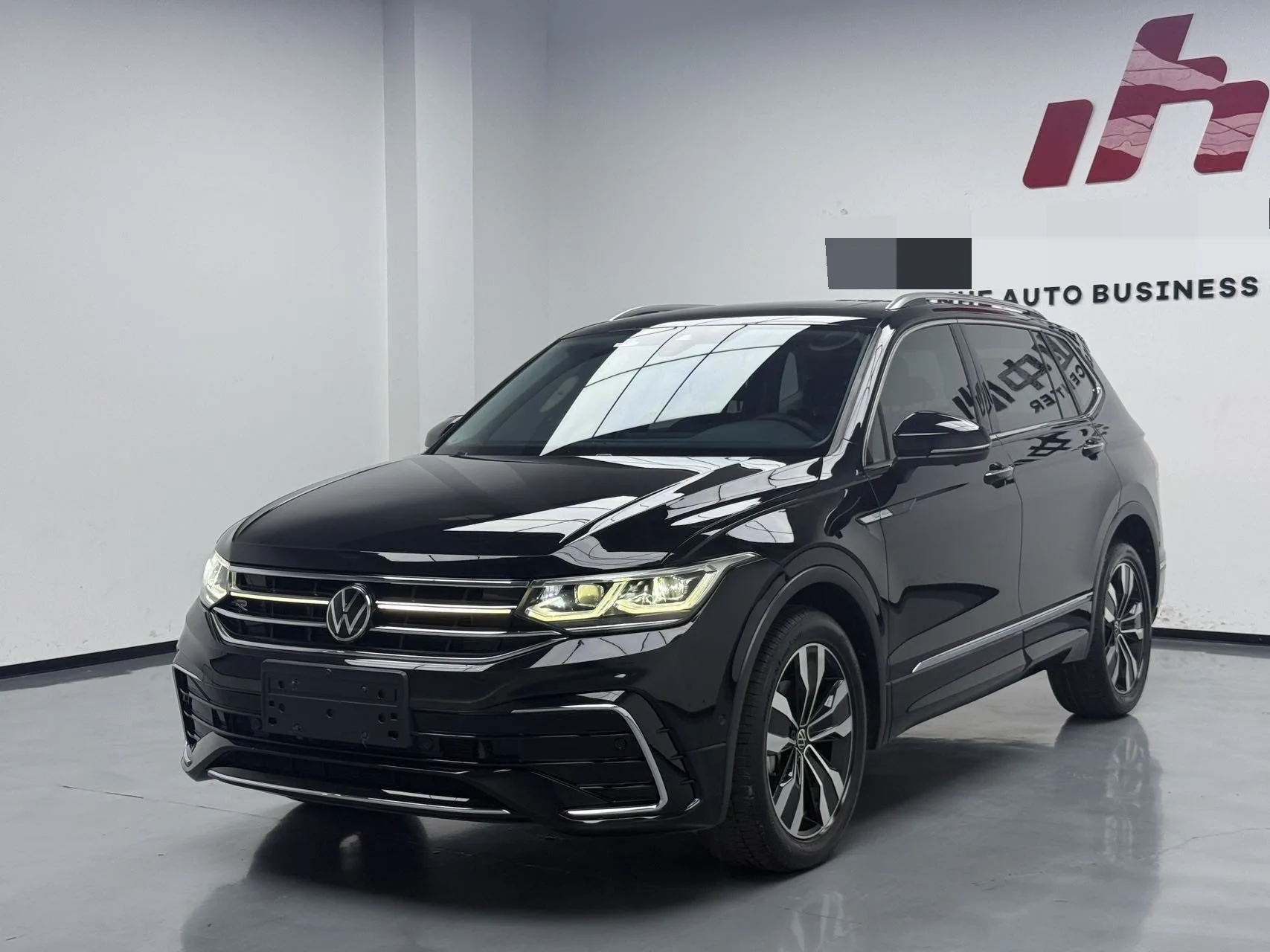 Volkswagen 2023 Tiguan L R-Line 2.0TSI 330TSI 2WD R-Line Flagship Edition (Facelift) Automatic Transmission