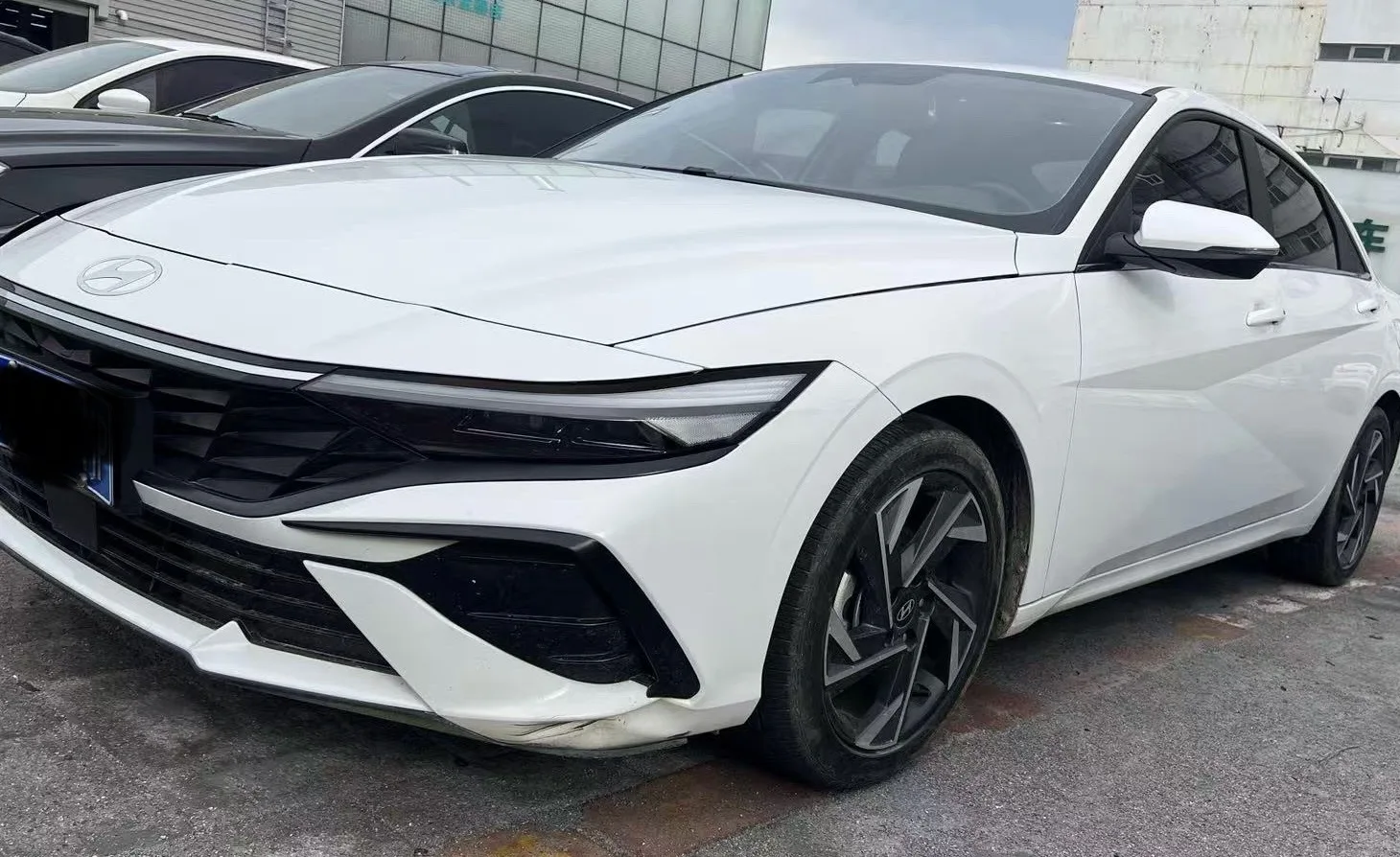Hyundai Elantra 2023 1.5L CVT LUX Premium Edition